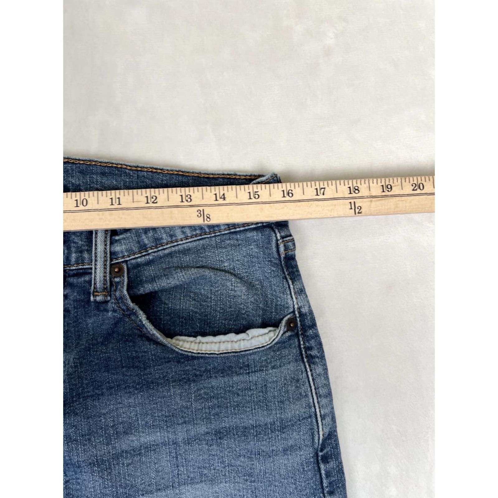 Levi's VINTAGE Levi’s 505 Denim Jeans Size 32x30 Medium Wash Y2K Straight Leg Men's Jeans 32 Regular Blue Cotton Levi's 505 Size US 32 / EU 48 - 3 Thumbnail