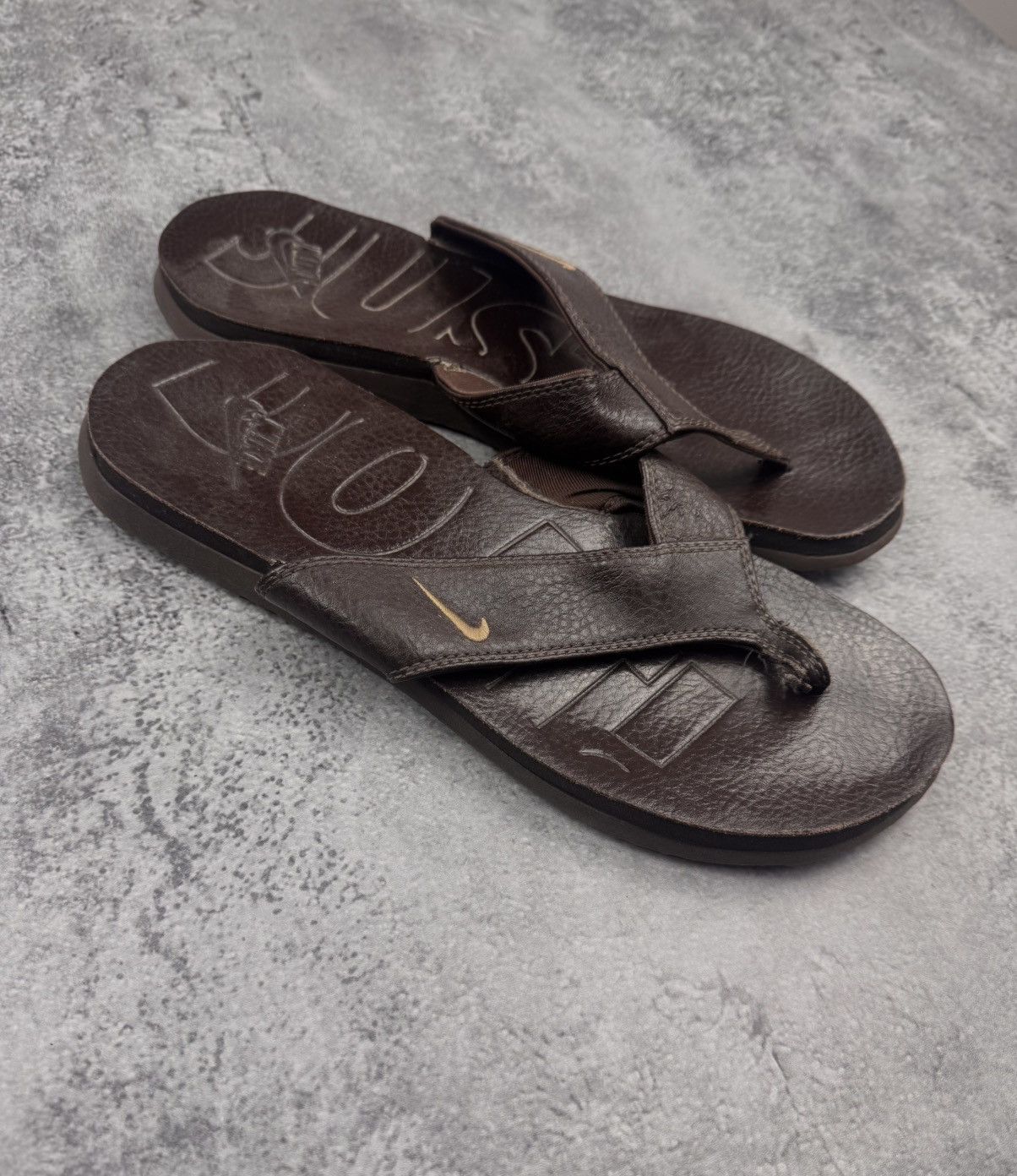 Nike Nike Men’s Leather Flip Flops Brown Size 46 Size US 12 / EU 45 - 2 Thumbnail