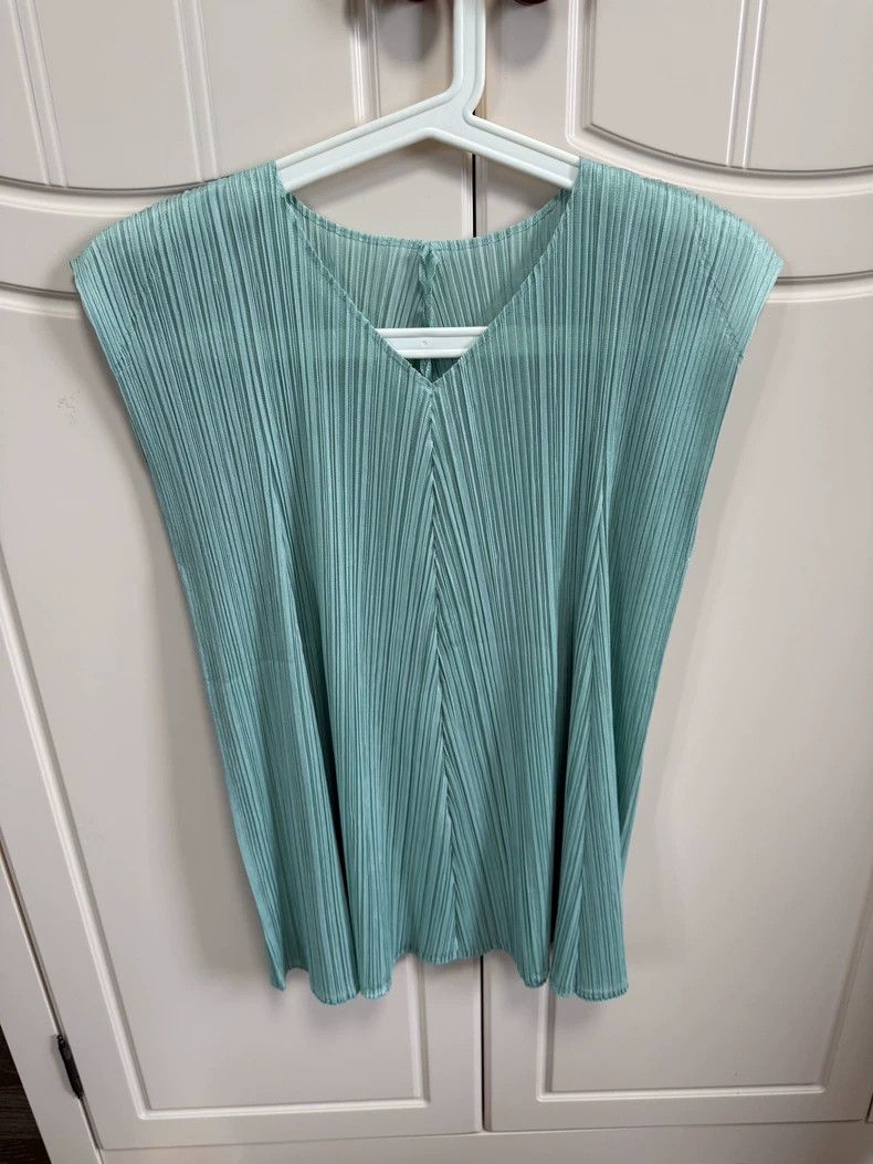 Issey Miyake Issey Miyake size:3 Mint green V-neck top Size XS / US 0-2 / IT 36-38 - 1 Thumbnail