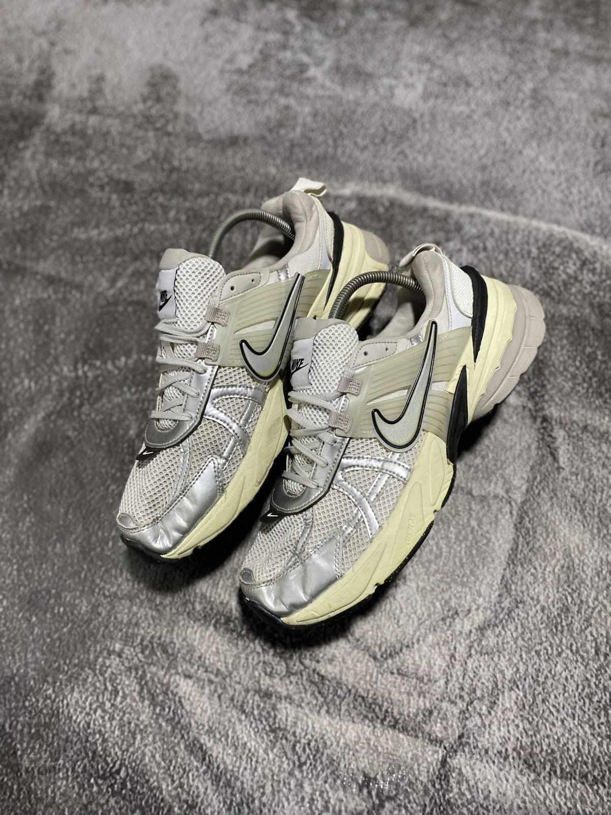 Nike Nike V2K Run Pure Platinum Metallic Silver Size US 9.5 / EU 42-43 - 2 Thumbnail