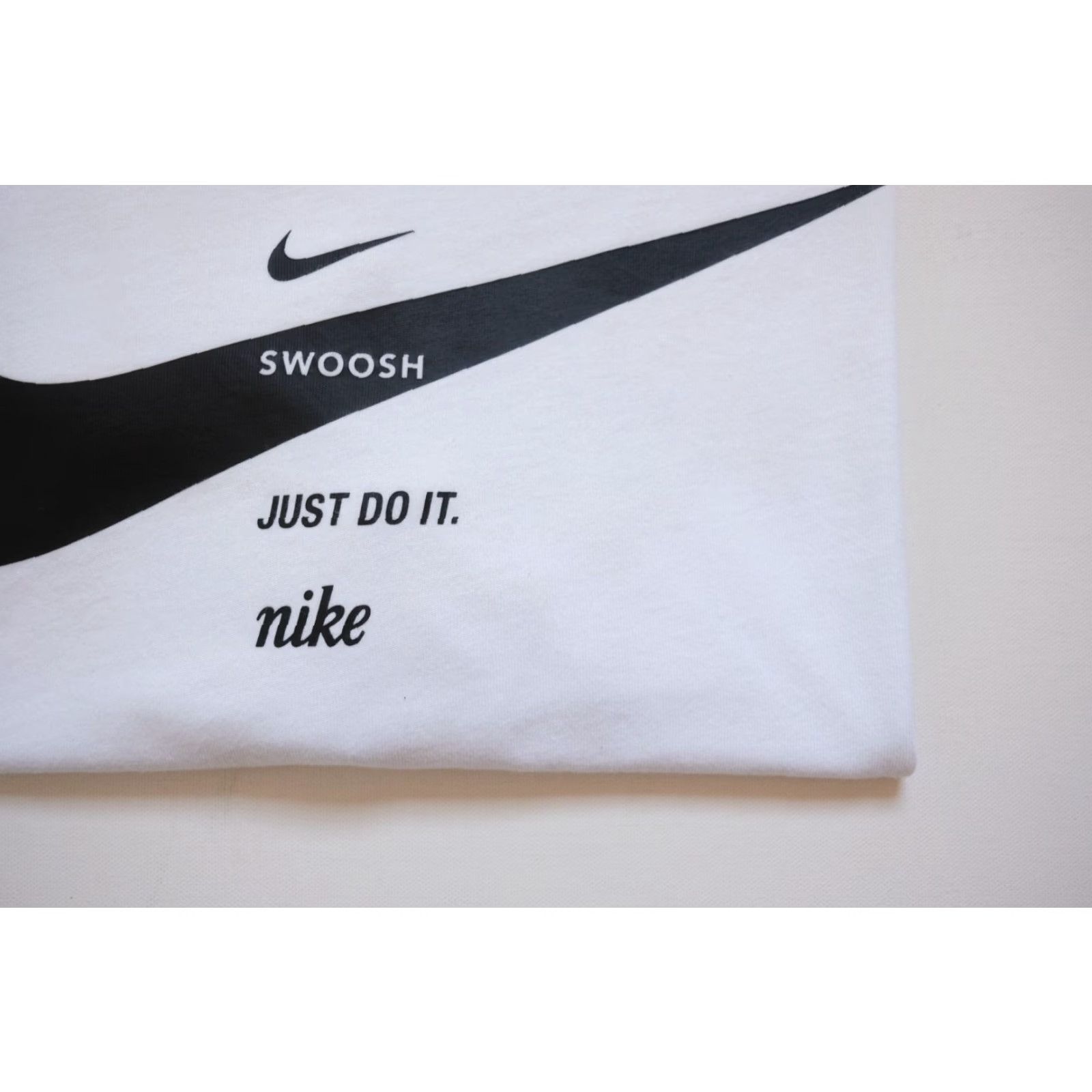 Nike VINTAGE Nike SWOOSH SPORTWEAR ACTIVE RETRO Y2K WHITE GRAPHIC BOXY T SHIRT SZ L Size US L / EU 52-54 / 3 - 4 Thumbnail