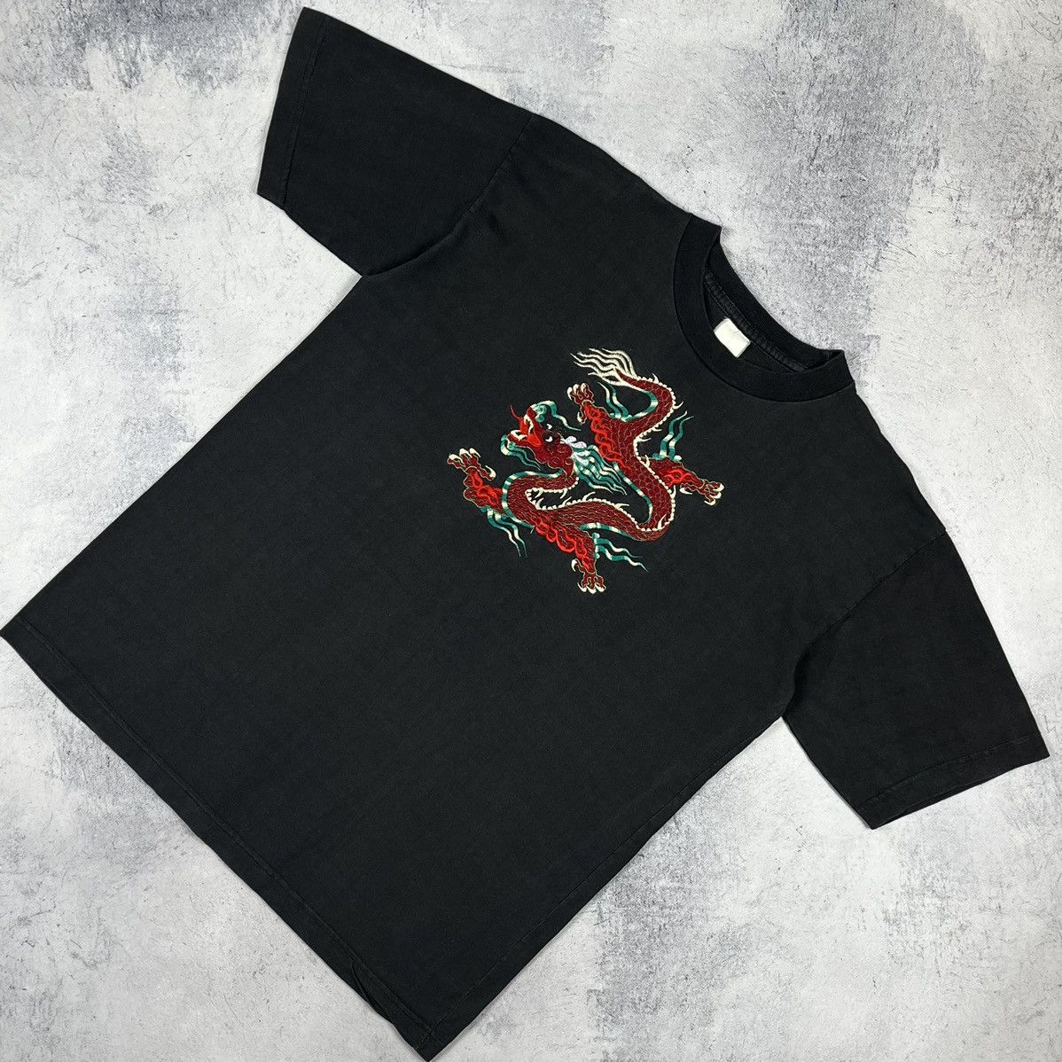 Japanese Brand Vintage Japanese dragon y2k big logo tee 90’s Size US L / EU 52-54 / 3 - 1 Thumbnail