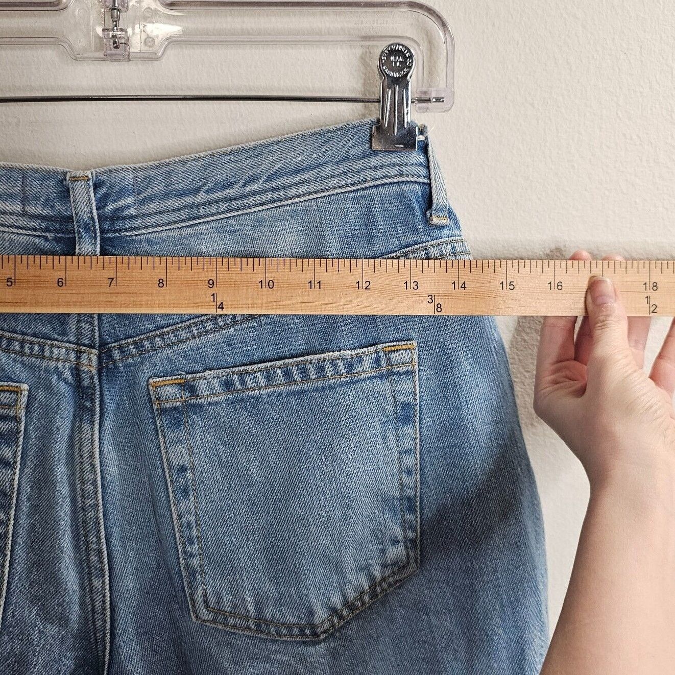 Other We The Free Med Wash Button-Fly Distress Raw Hem Crop Jean Size 28" / US 6 / IT 42 - 8 Thumbnail