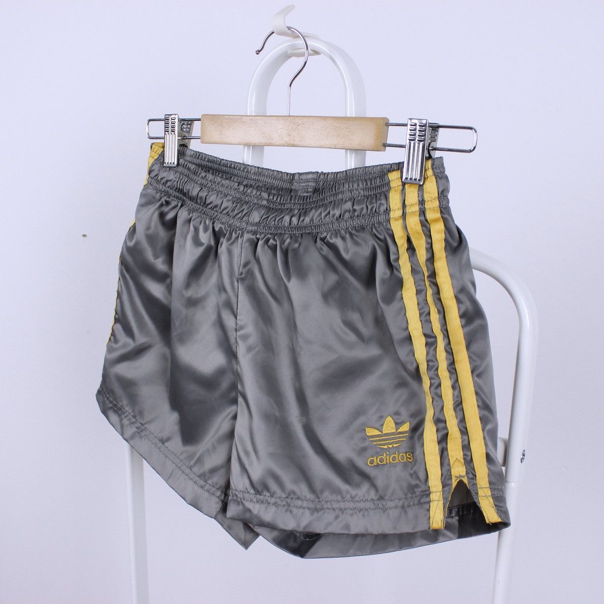 Adidas Vintage Adidas Shorts Size 27" / US 4 / IT 40 - 1 Thumbnail
