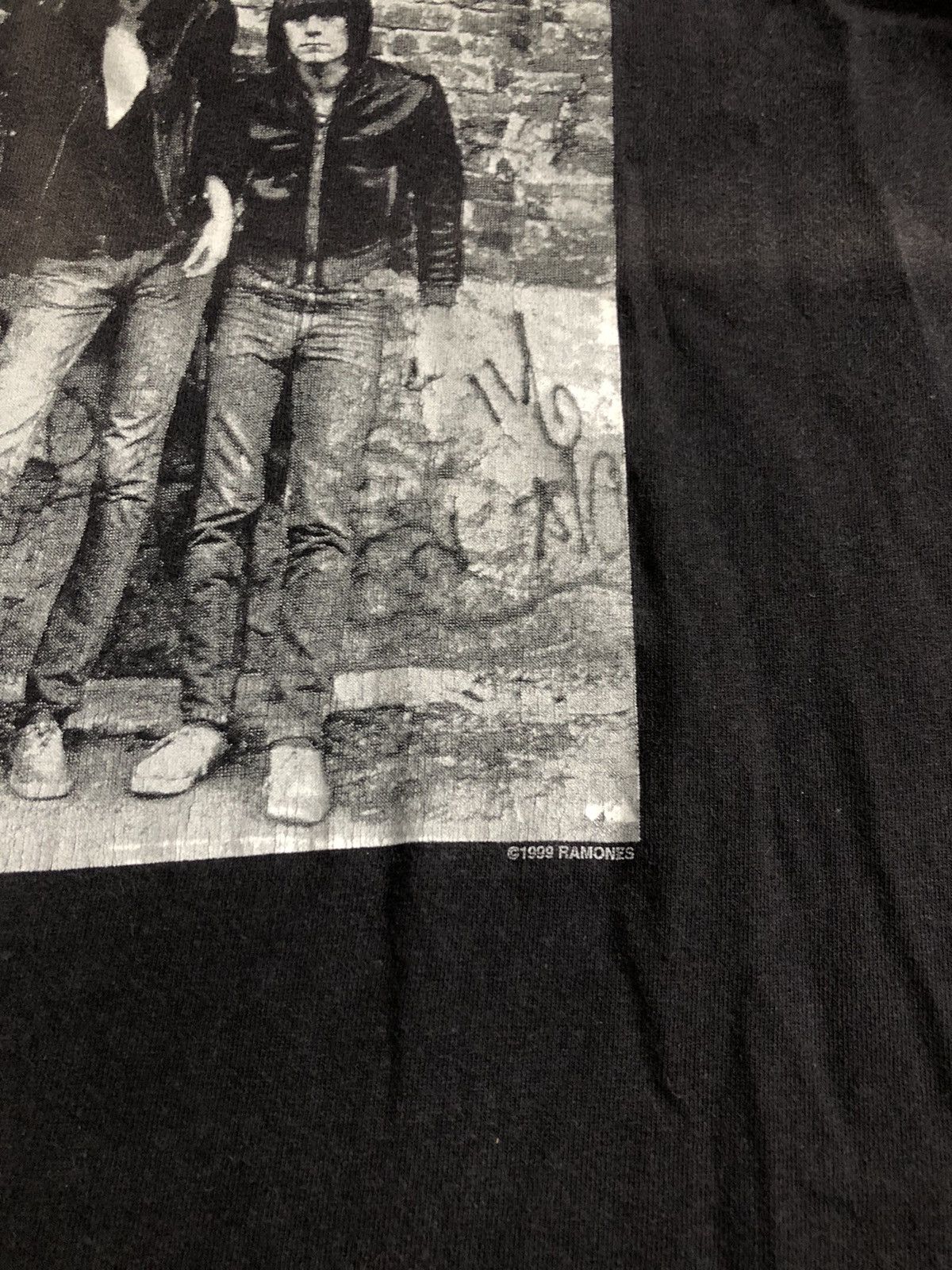Band Tees Vintage 1999 Ramones American punk rock band Size US L / EU 52-54 / 3 - 4 Thumbnail