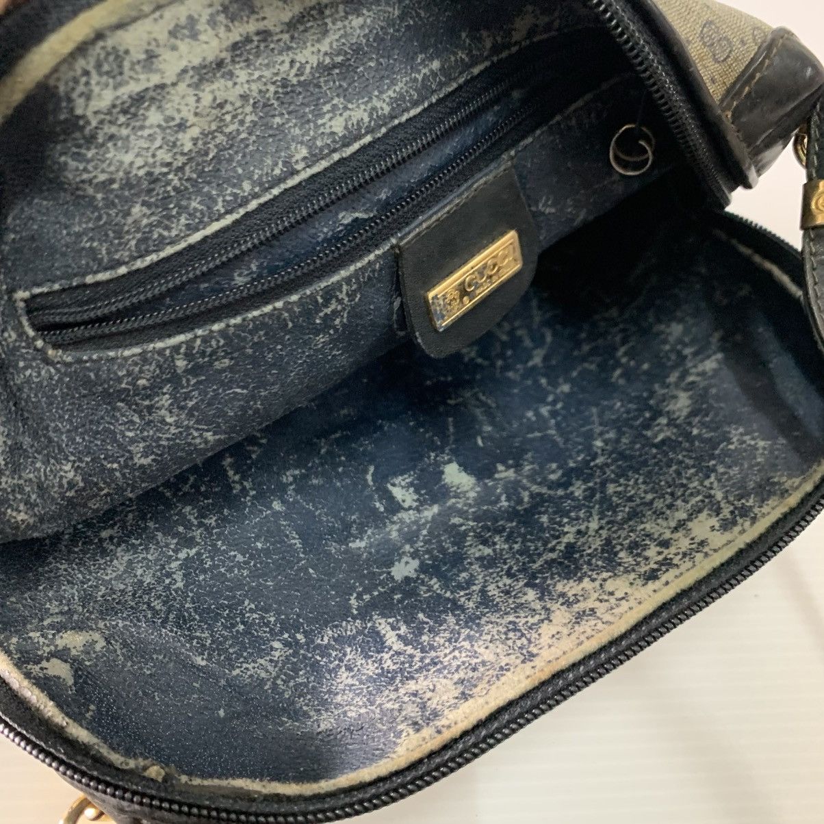 Gucci Authentic Gucci Vintage Slingbag Size ONE SIZE - 13 Thumbnail