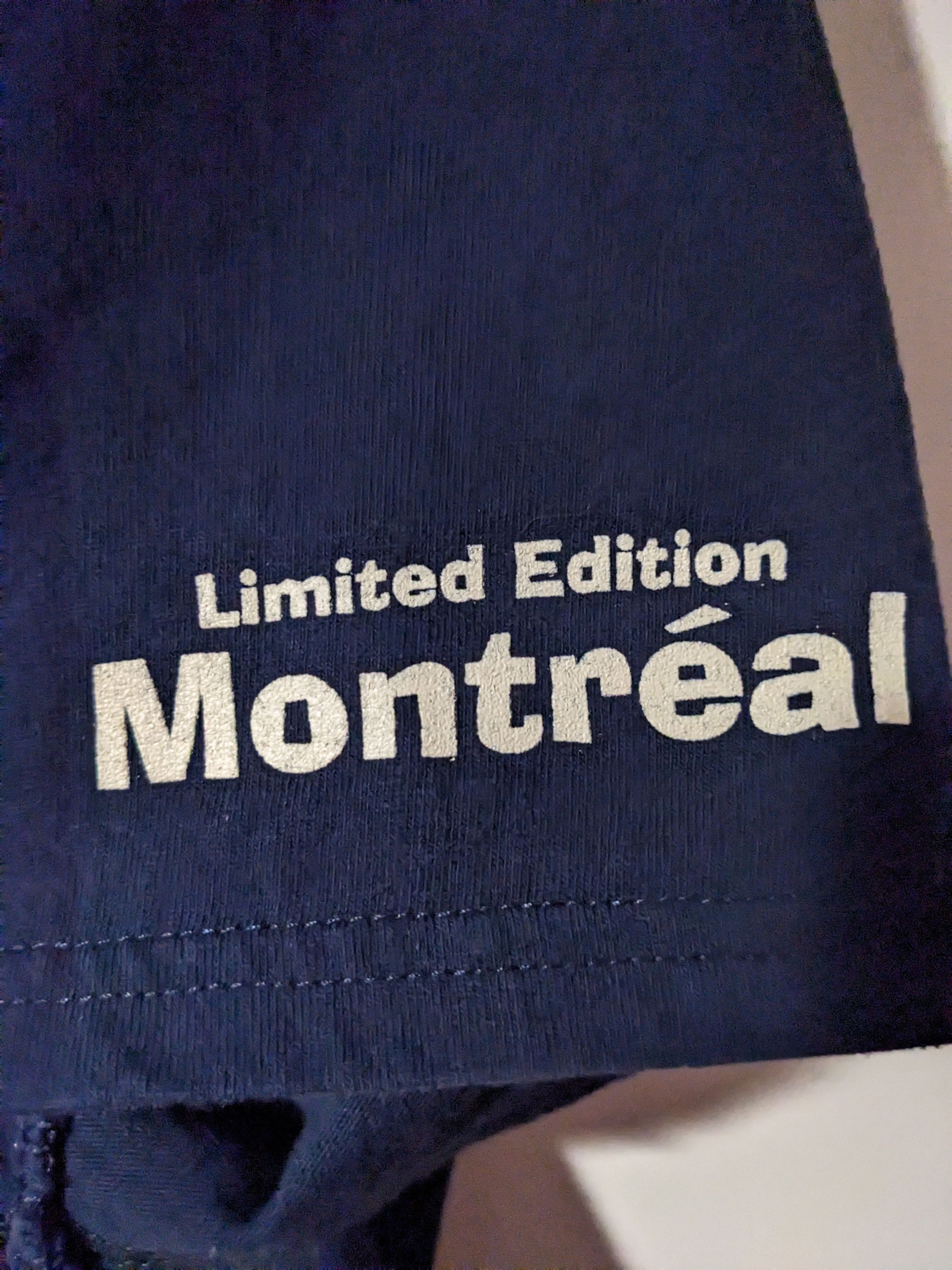 Hard Rock Cafe × Vintage Vintage 90s Hard Rock Cafe Canada Limited Edition T-Shirt Size US M / EU 48-50 / 2 - 3 Thumbnail