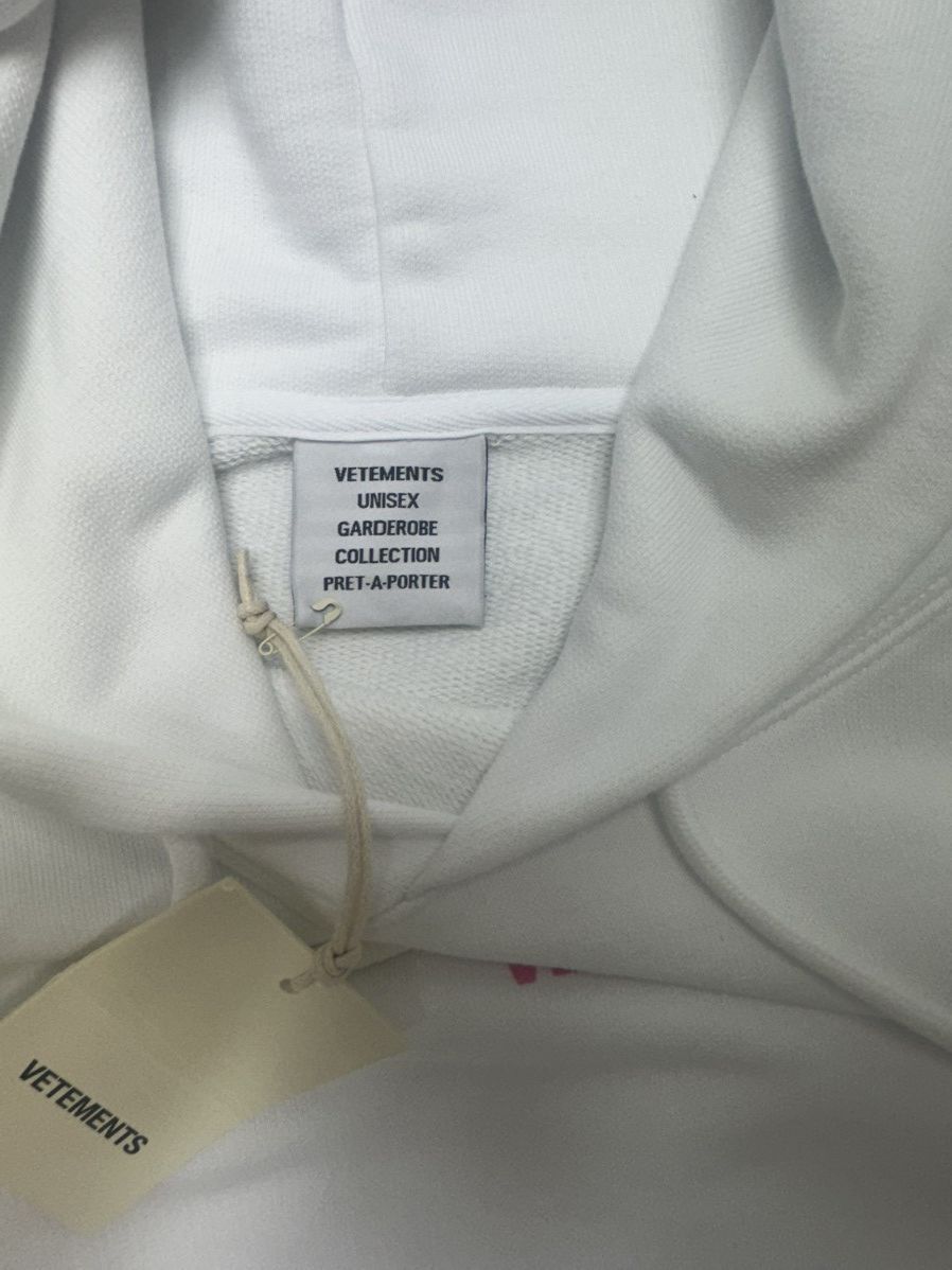 Vetements vetements brand new w tag backwards logo hoodie Size US S / EU 44-46 / 1 - 4 Thumbnail