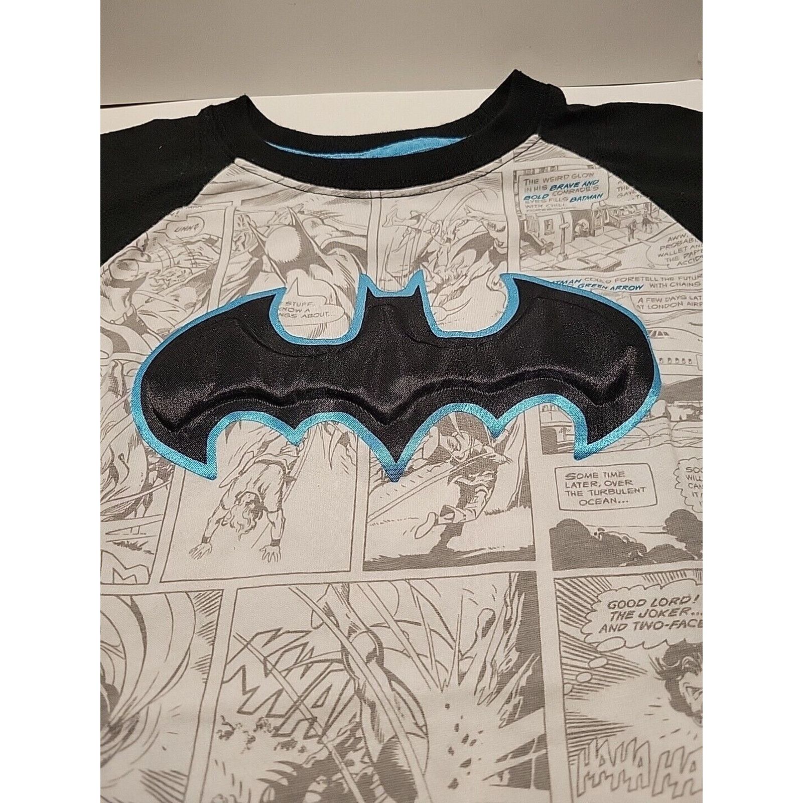 DC Comics DC Comic Batman Embroidered Vintage Youth T Shirt Size 6/7 Size US XXS / EU 40 - 1 Thumbnail