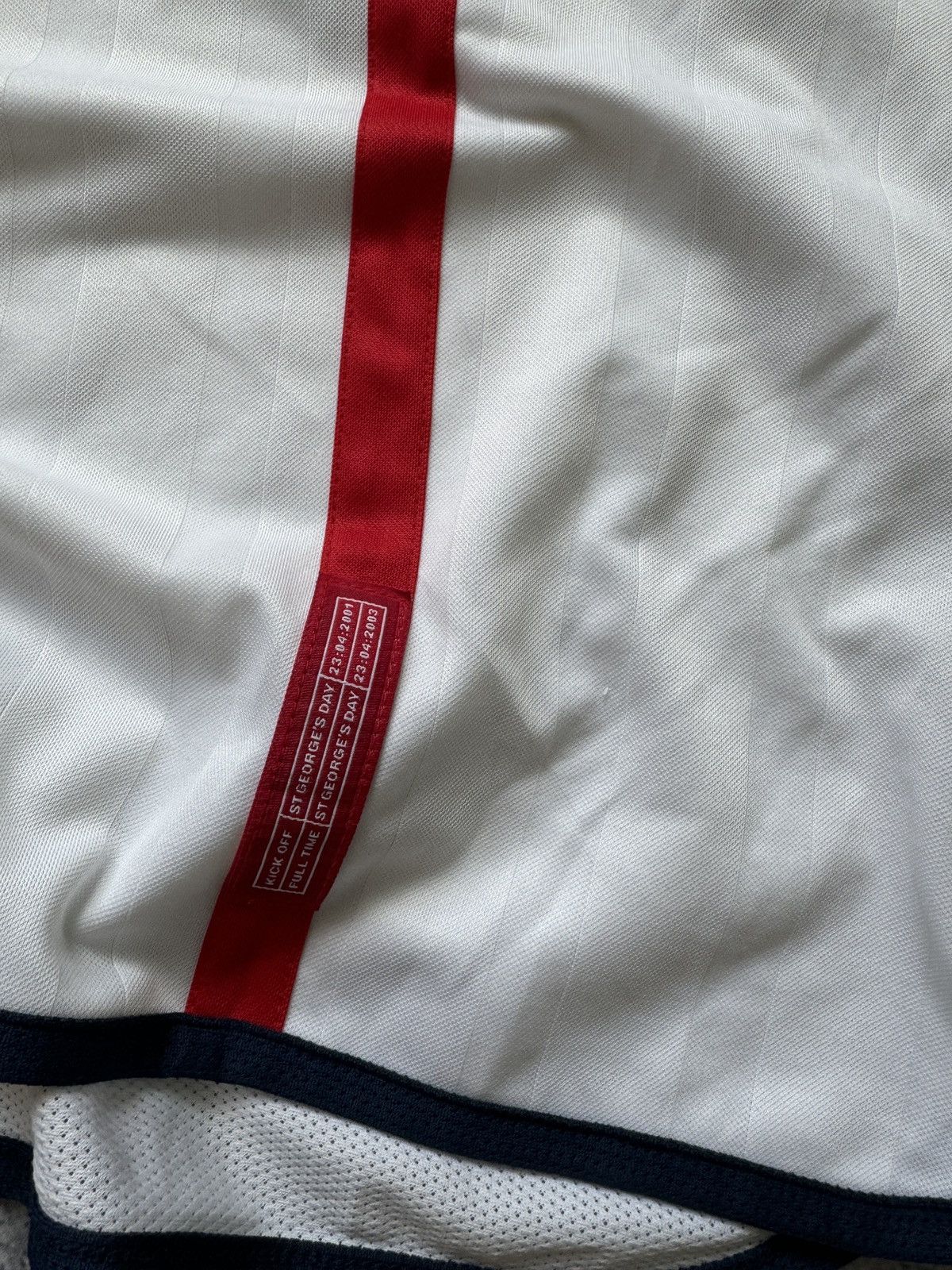 Umbro Vintage 2001-2003 Umbro England Home Jersey size L Size US L / EU 52-54 / 3 - 5 Thumbnail