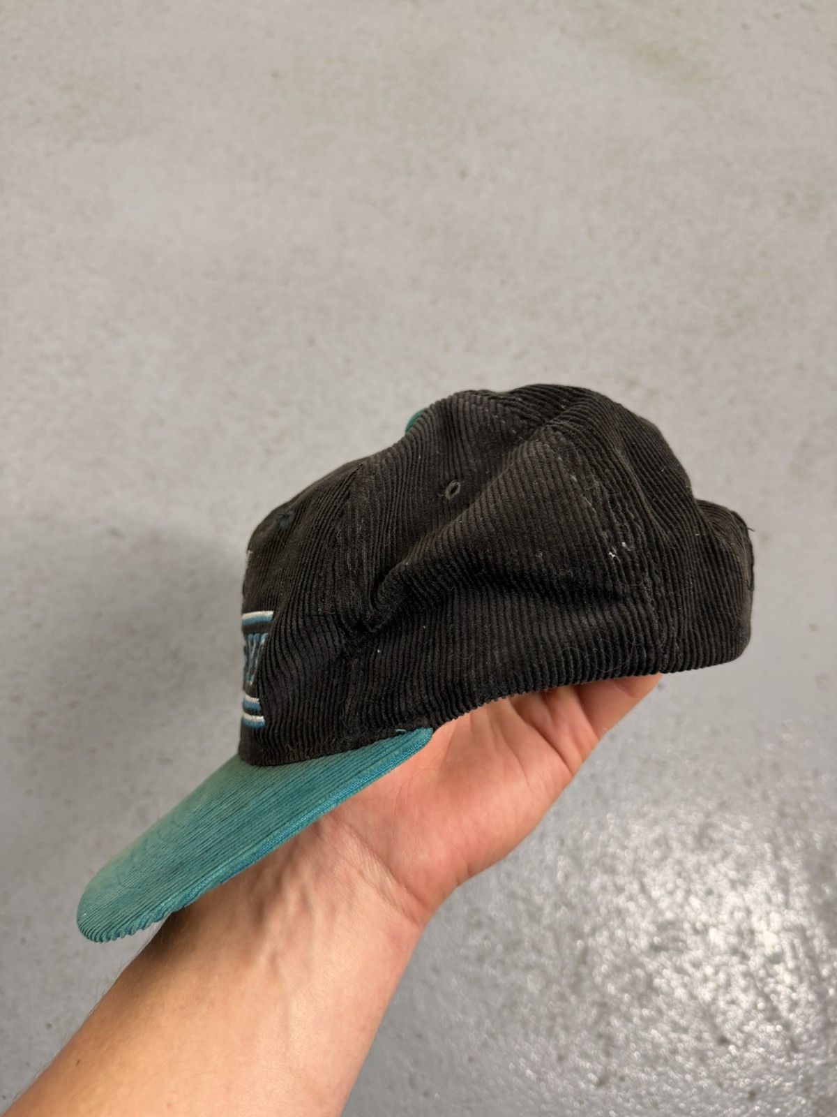 NHL Vintage 90s Sharks Velvet NHL Cap Size ONE SIZE - 3 Thumbnail