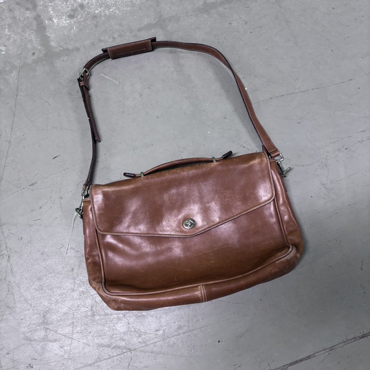 Vintage Coach Tan Leather Messenger Shoulder Bag