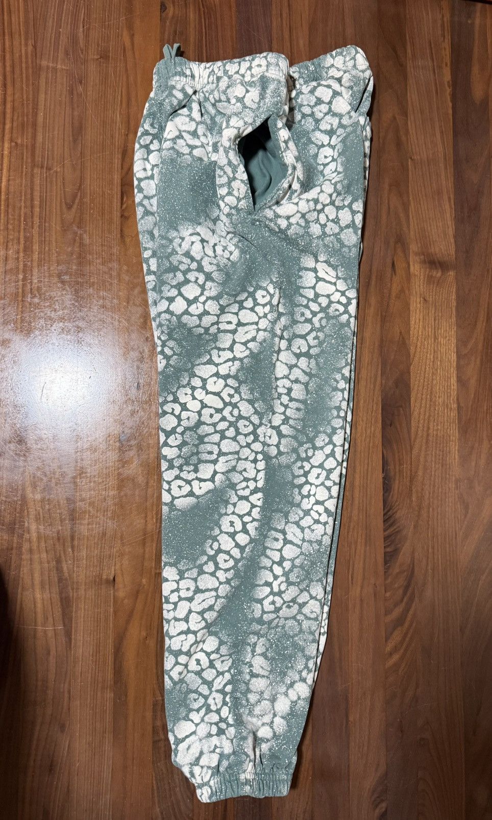 Supreme Supreme Bleached Leopard Sweatpants Cotton Joggers Sz Large Size US 34 / EU 50 - 9 Thumbnail