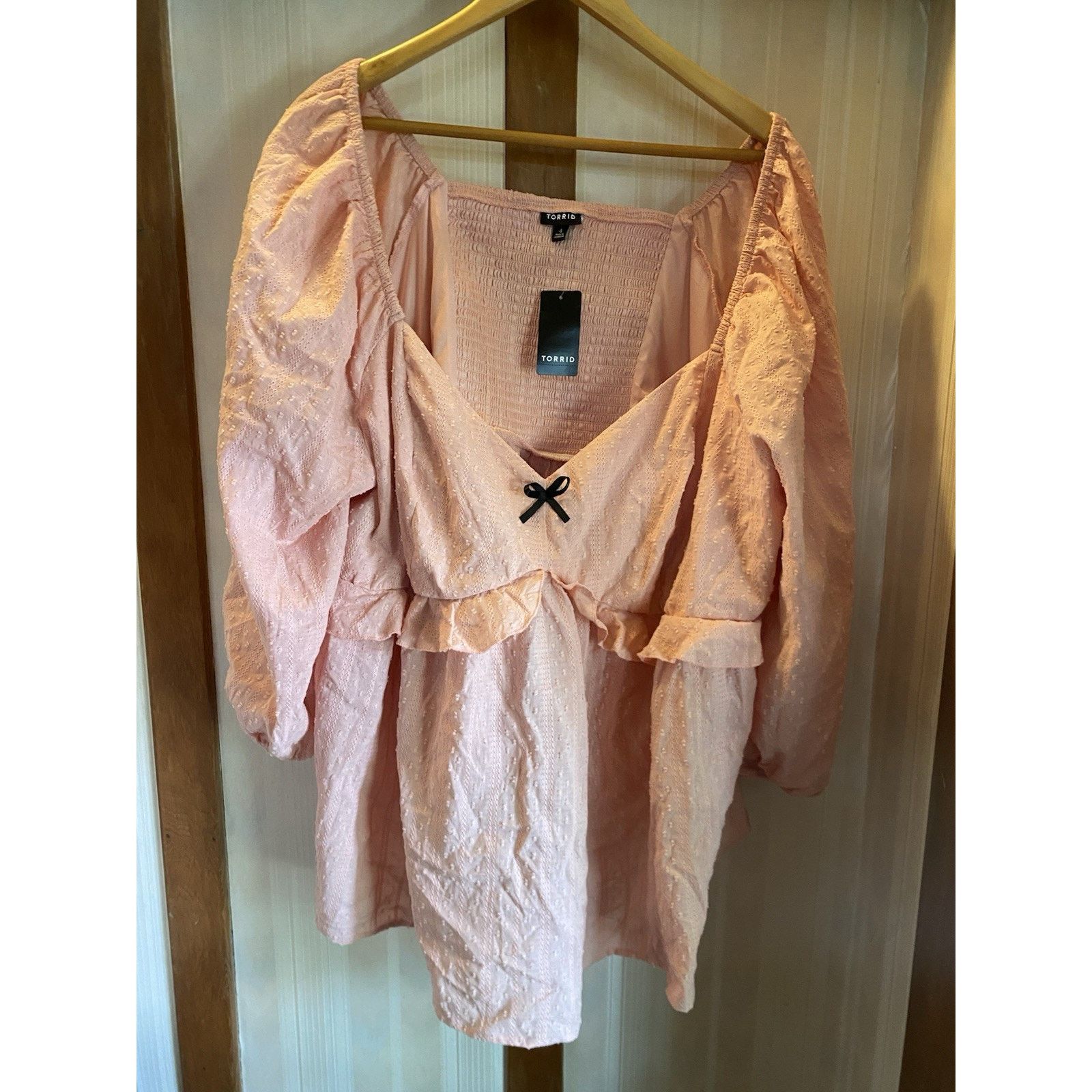 Torrid NWT Torrid Blouse Women’s Shirt Plus 4X $60 Peach Size 4XL / US 24-26 - 1 Thumbnail