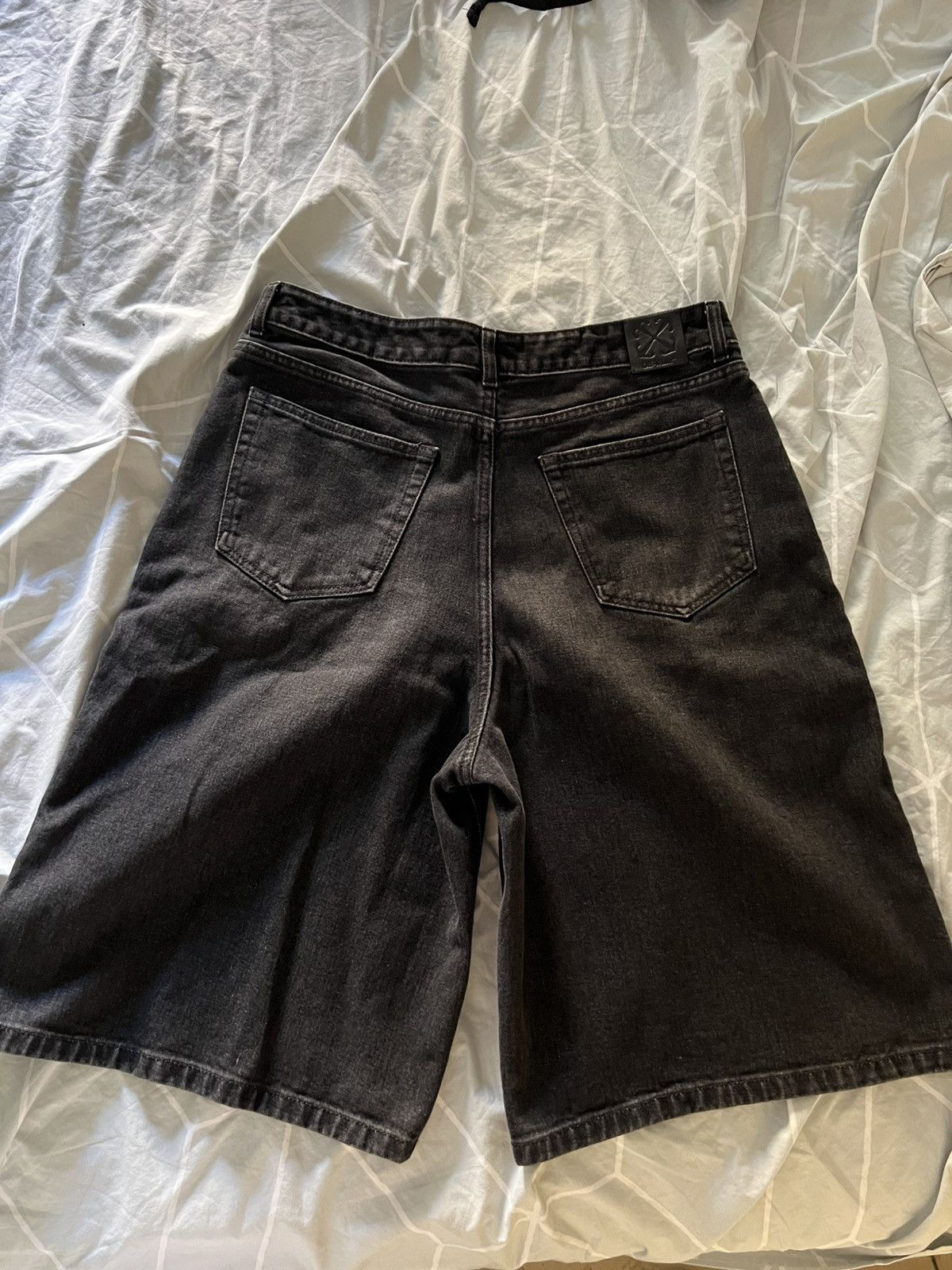 Off-White OFF WHITE logo patch denim shorts Size US 33 - 2 Thumbnail