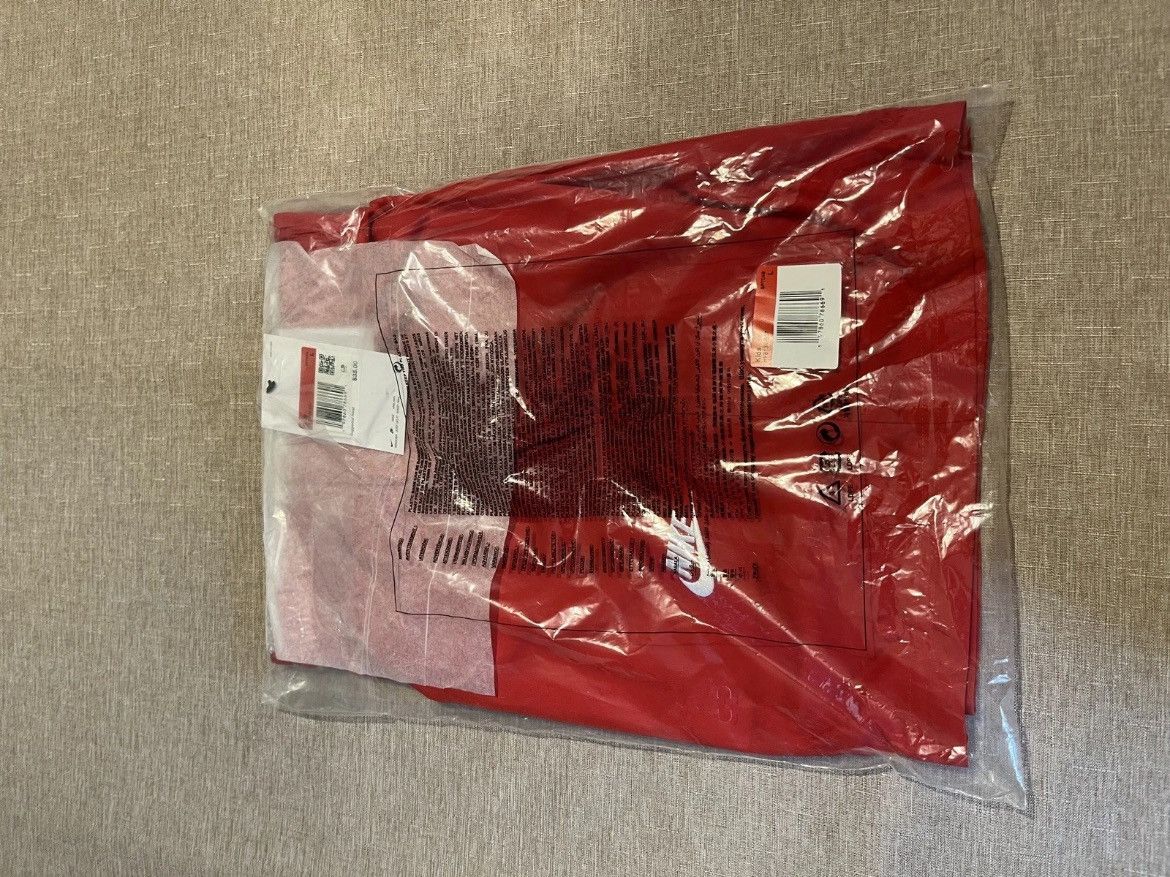 Nike Nike Sportswear Club Woven Shorts RED Size US 33 - 2 Thumbnail