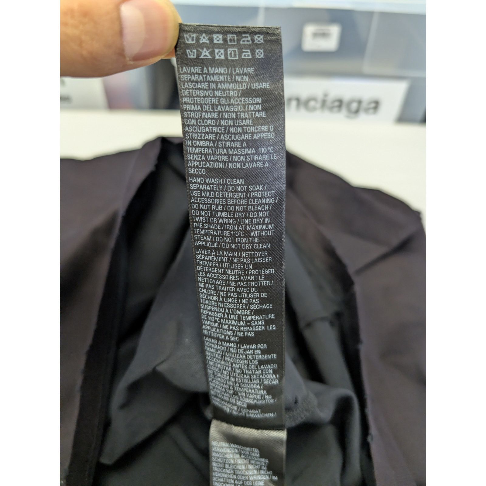 Balenciaga o1rshd1 Pierced Oversized Long Sleeve Jersey T-Shirt Black Size US S / EU 44-46 / 1 - 18 Thumbnail