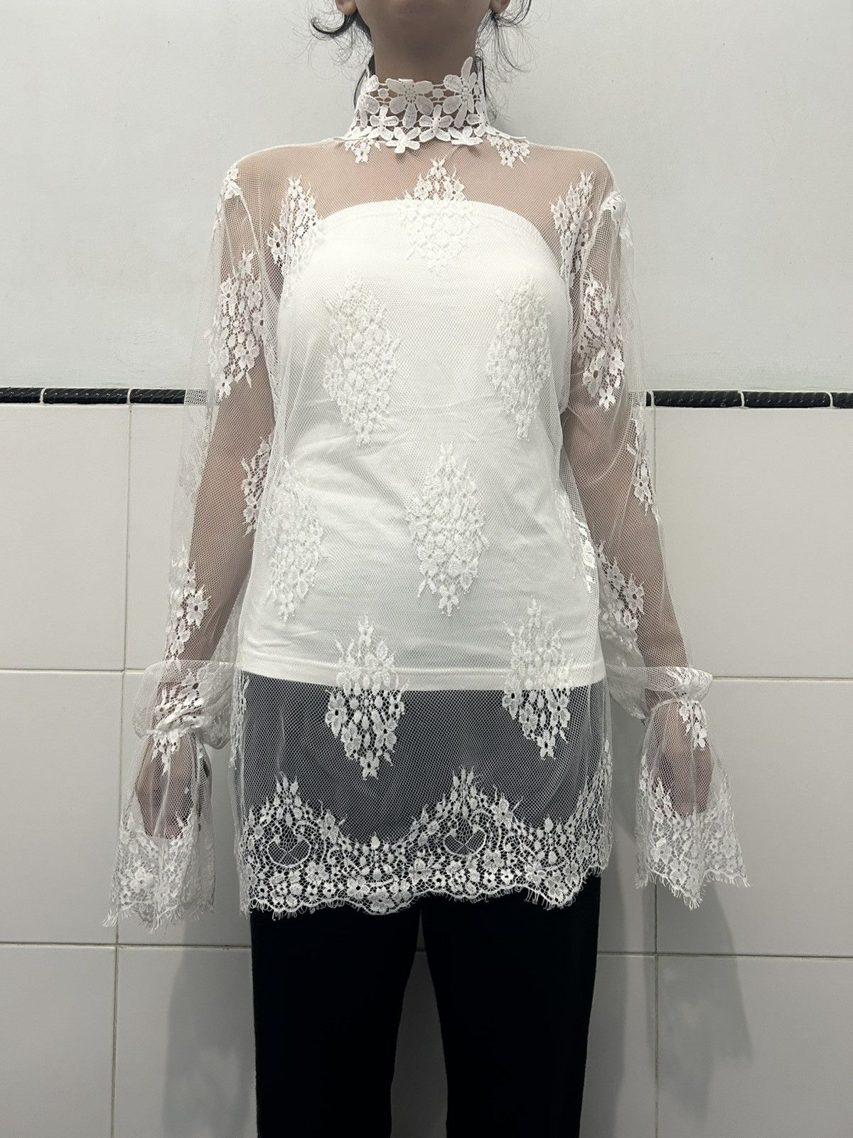 Other Avant-Garde Lace Tutrleneck Top Size M / US 6-8 / IT 42-44 - 2 Thumbnail