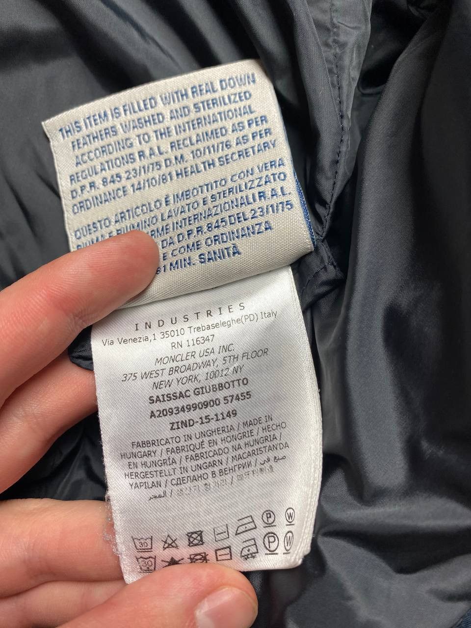 Moncler GIUBBOTTO DONNA MONCLER SAISSAC PIUMINO JACKET Size XS / US 0-2 / IT 36-38 - 18 Thumbnail