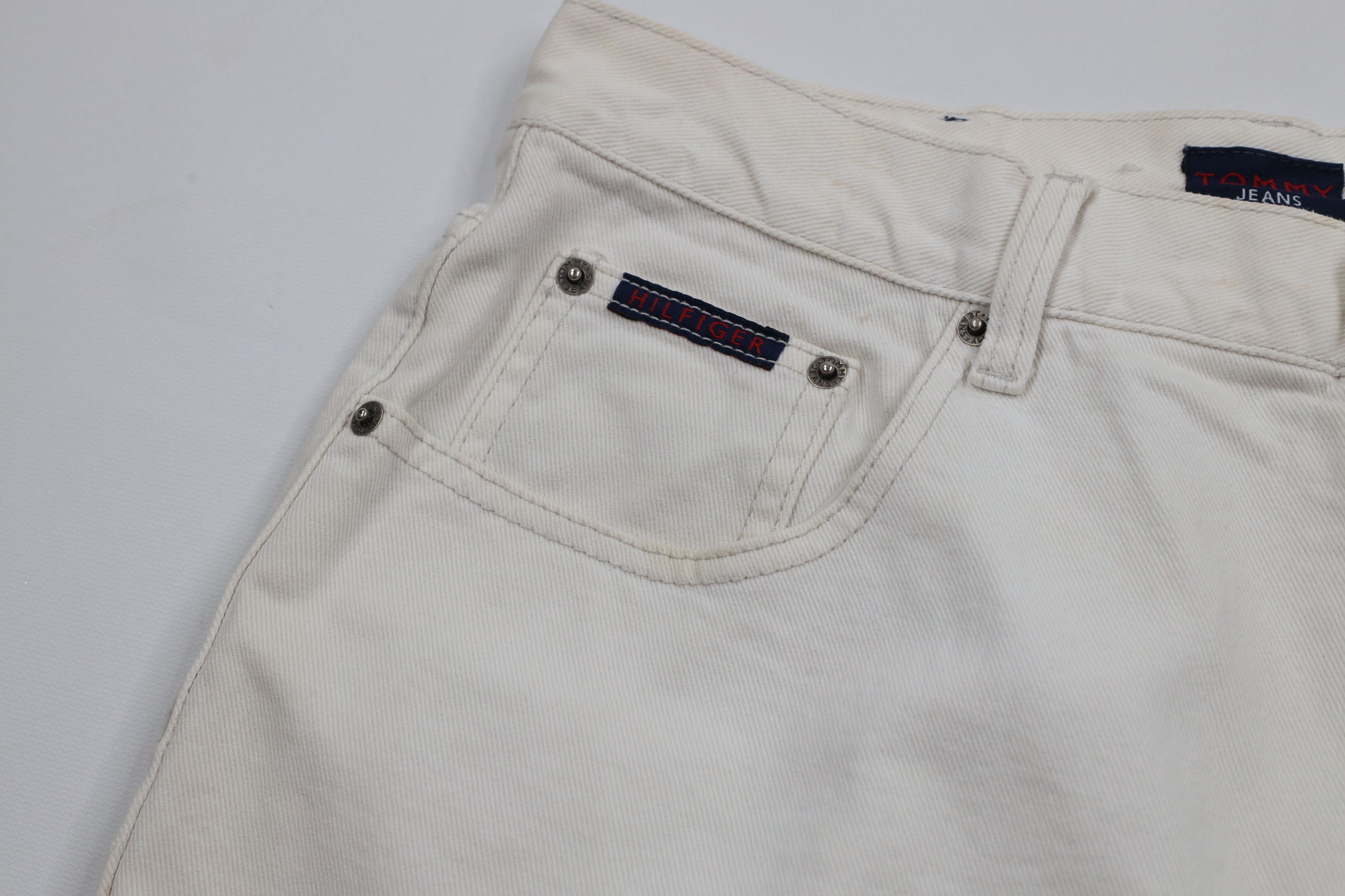 Tommy Hilfiger × Vintage Vintage 90s Tommy Hilfiger Denim Jean Shorts Jorts White Size US 30 / EU 46 - 7 Thumbnail