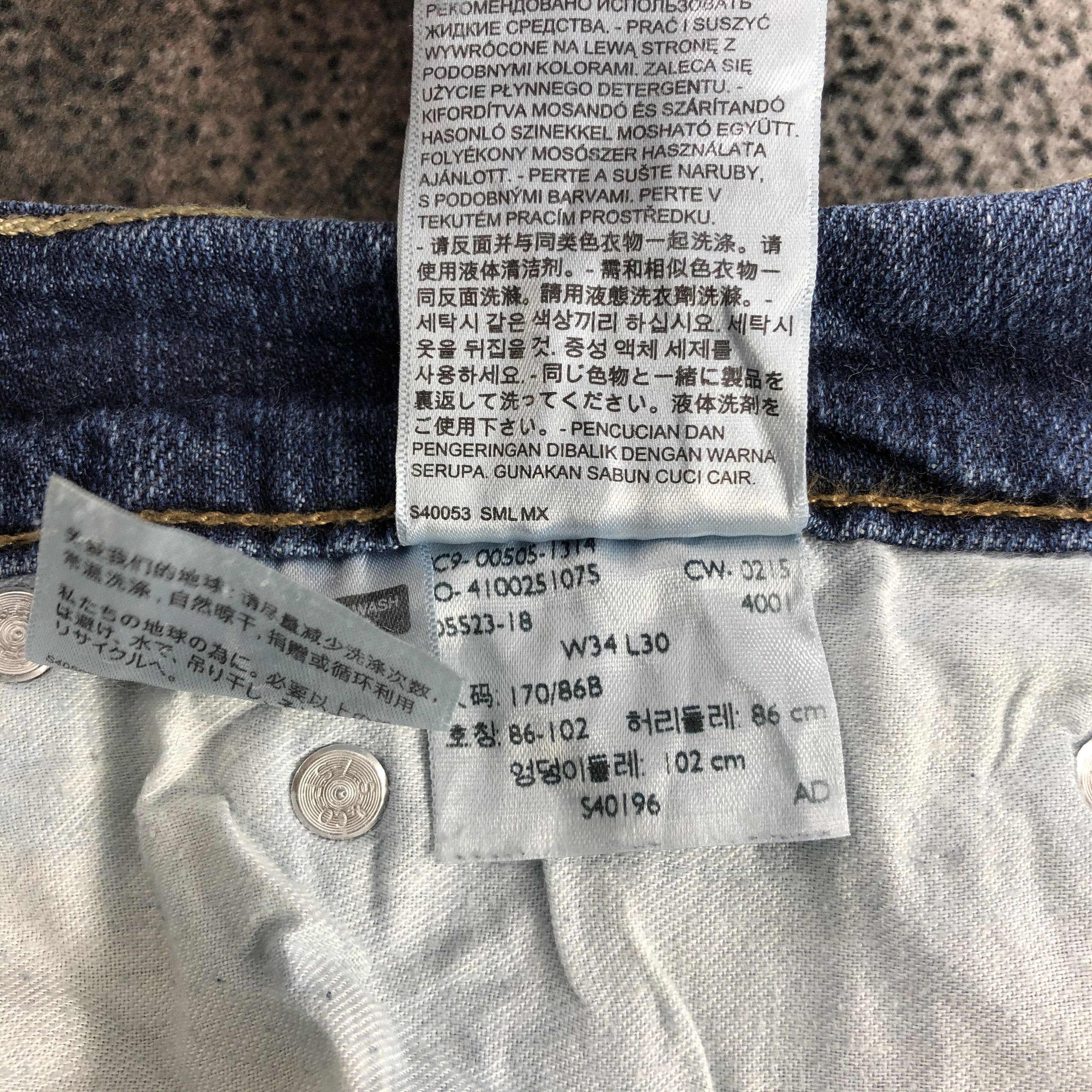 Levi's Vintage Levis 505 Jeans Distress Faded Blue Denim KJ980 Size US 34 / EU 50 - 16 Thumbnail