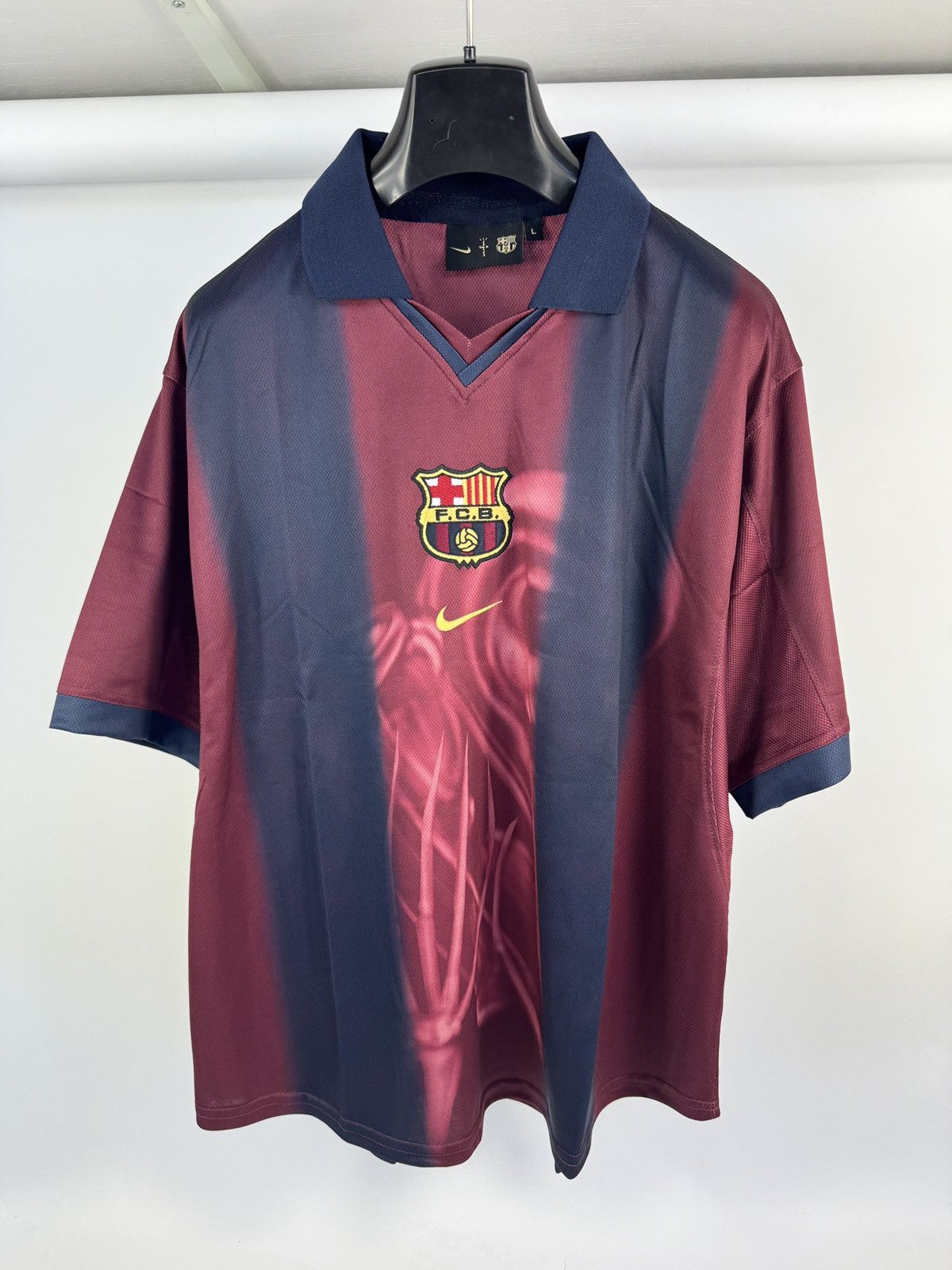 Travis Scott CJ X NIKE X FCB SKELETON RETRO JERSEY Size US L / EU 52-54 / 3 - 1 Thumbnail