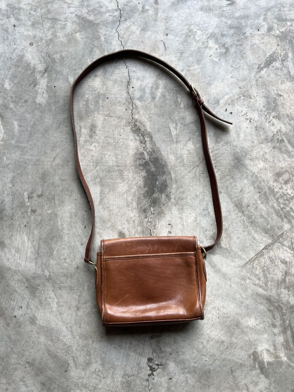 Coach Vintage Coach Willis British Tan Leather Bag Size ONE SIZE - 12 Thumbnail
