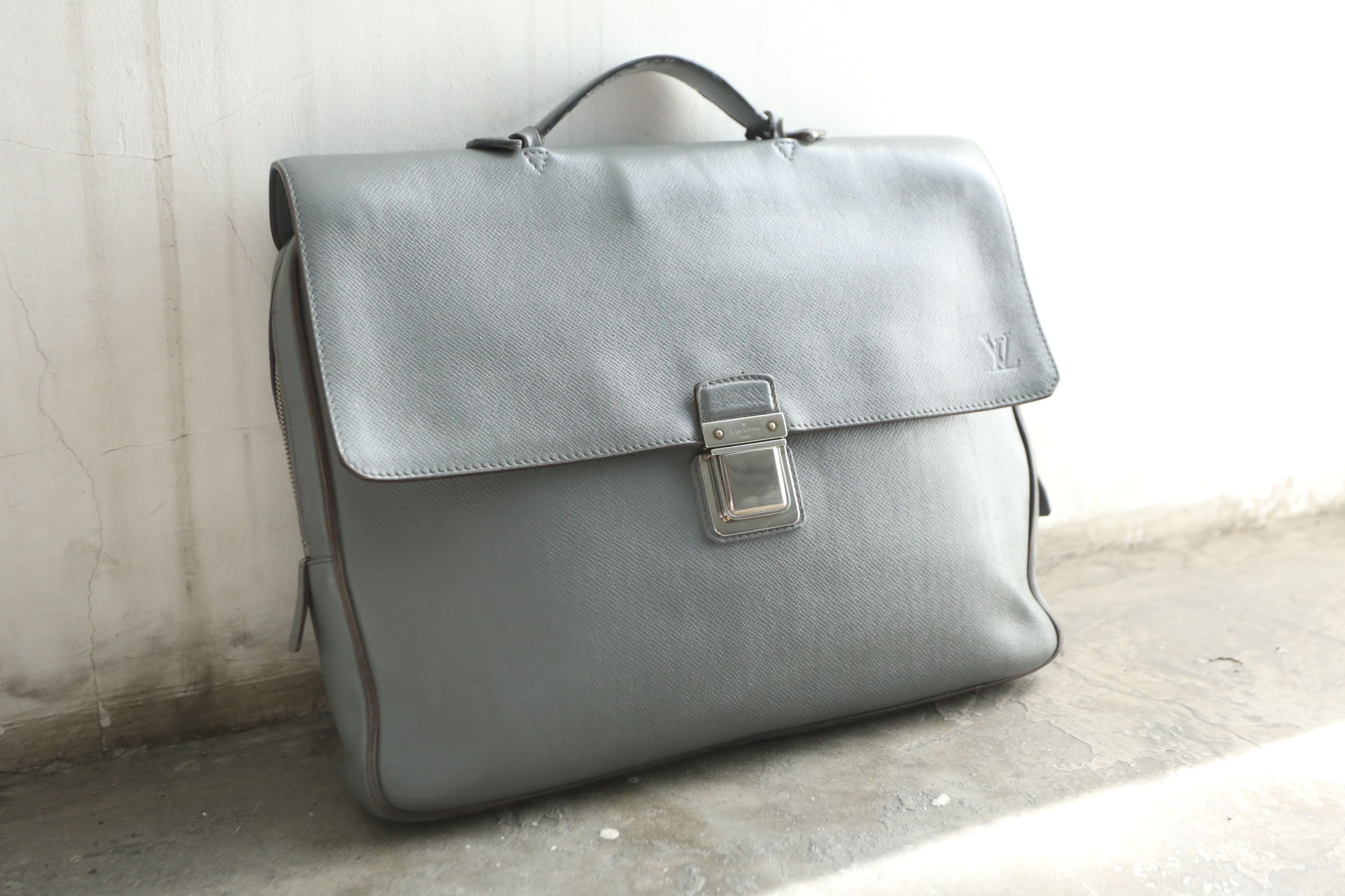 Louis Vuitton Louis Vuitton - Paul Helbers - S/S 10 - Taiga Vassili PM Size ONE SIZE - 5 Thumbnail