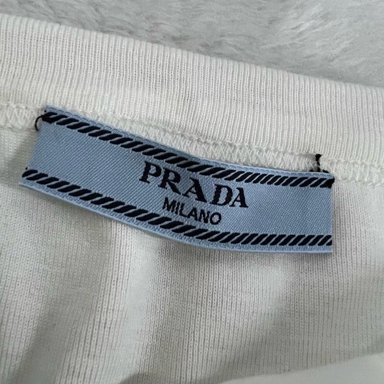 Prada Prada White triangle logo short skirt 2502-Nextarrow Size 28" / US 6 / IT 42 - 4 Thumbnail