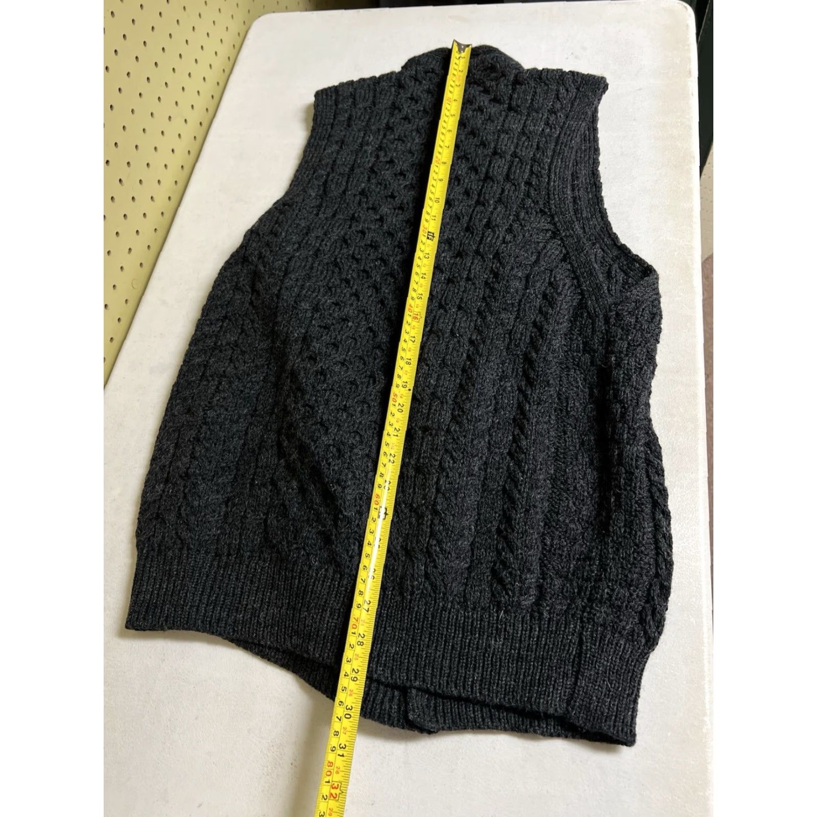 Vintage Carraig Donn Wool Cable-Knit Vest Cardigan Gray L Fisherman V-Neck Men Sweater Sleeveless Button Leather Buttons 90s Classic Outdoor Preppy Shawl? Size US L / EU 52-54 / 3 - 6 Thumbnail