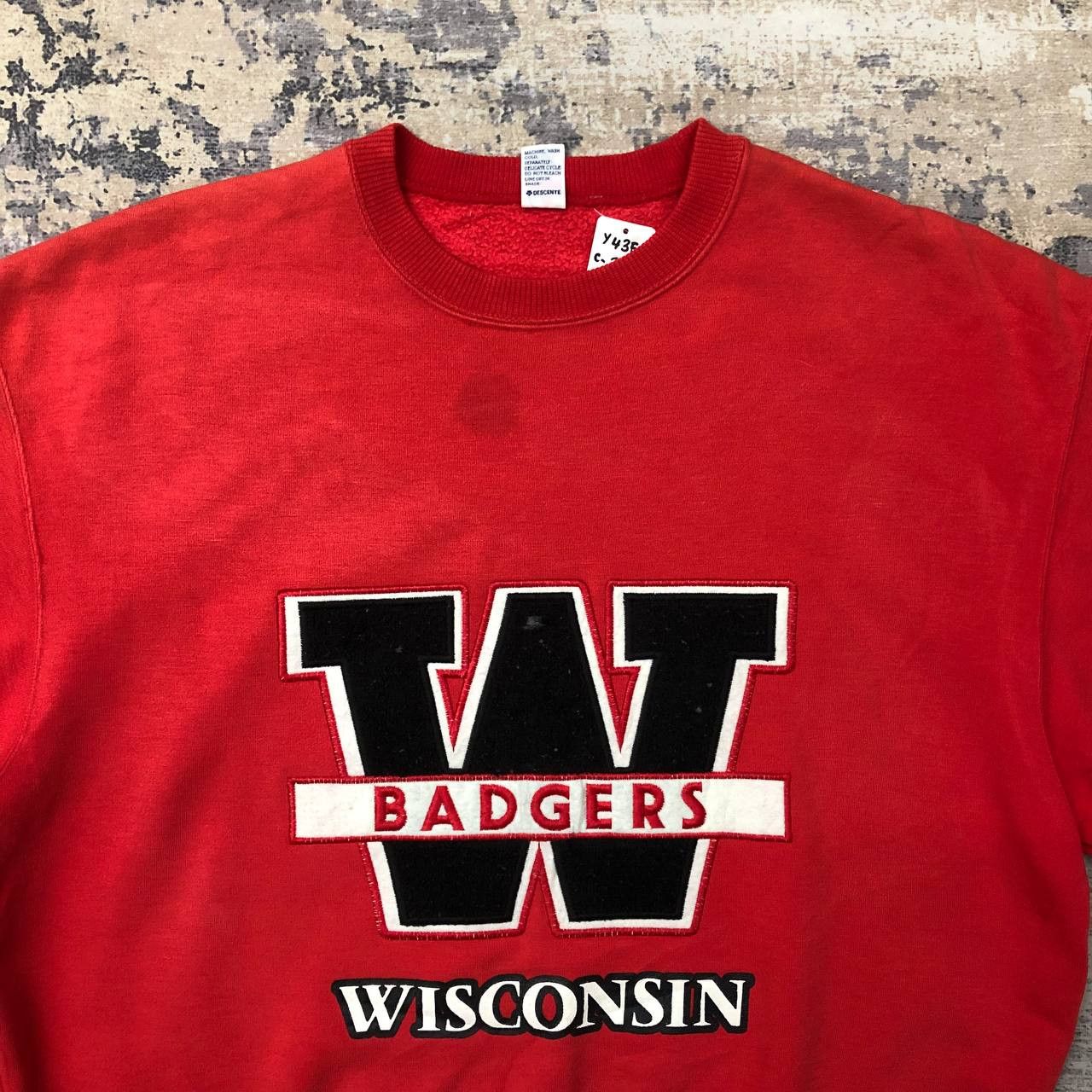 NCAA Y435 VTG WINCONSIN BADGERS BY NCAA SWEATSHIRT Size US L / EU 52-54 / 3 - 4 Thumbnail
