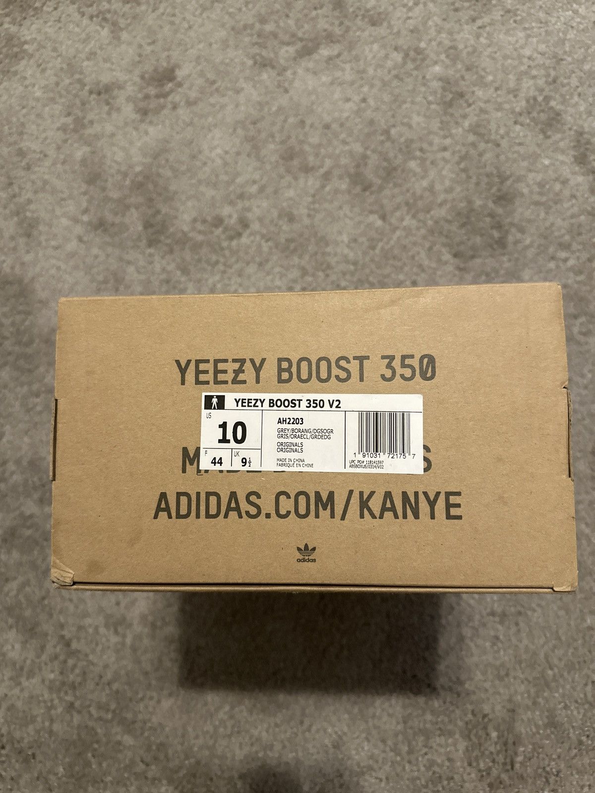 Yeezy Yeezy Boost 350 v2 Beluga 2.0 Size US 10 / EU 43 - 2 Thumbnail