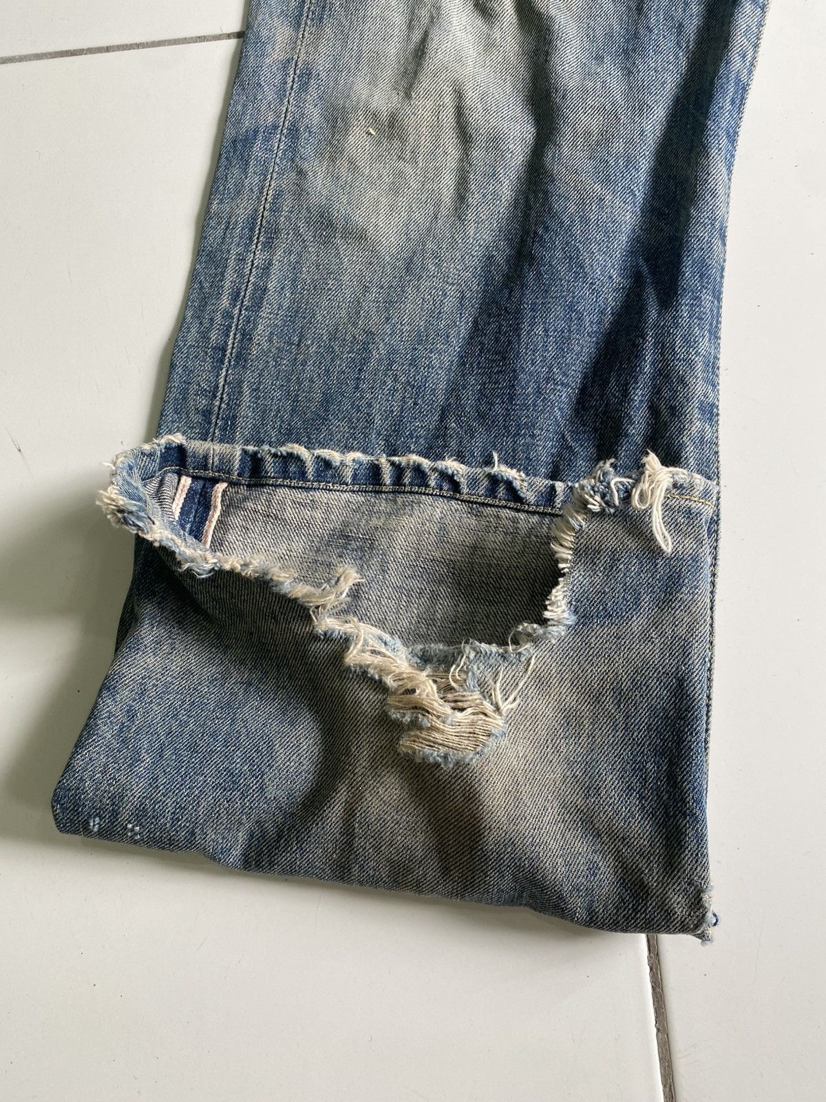 Composition by Kenzo × Levi's Vintage Clothing Vintage Levi’s BE distressed selvedge Size US 33 - 6 Thumbnail