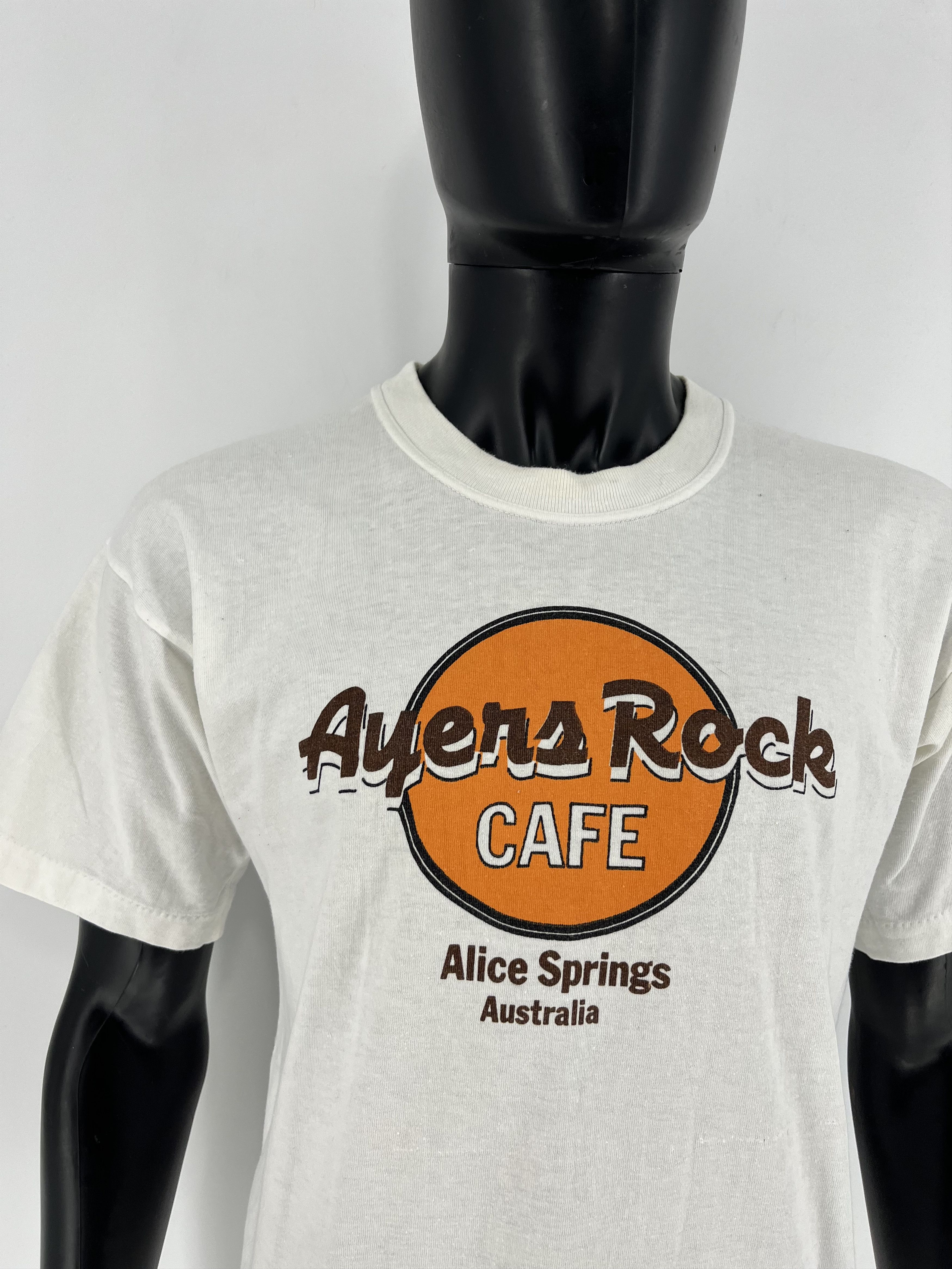 Band Tees Vintage 80s 90s Ayers Rock CAFE Alice Springs Australia Size US L / EU 52-54 / 3 - 8 Thumbnail