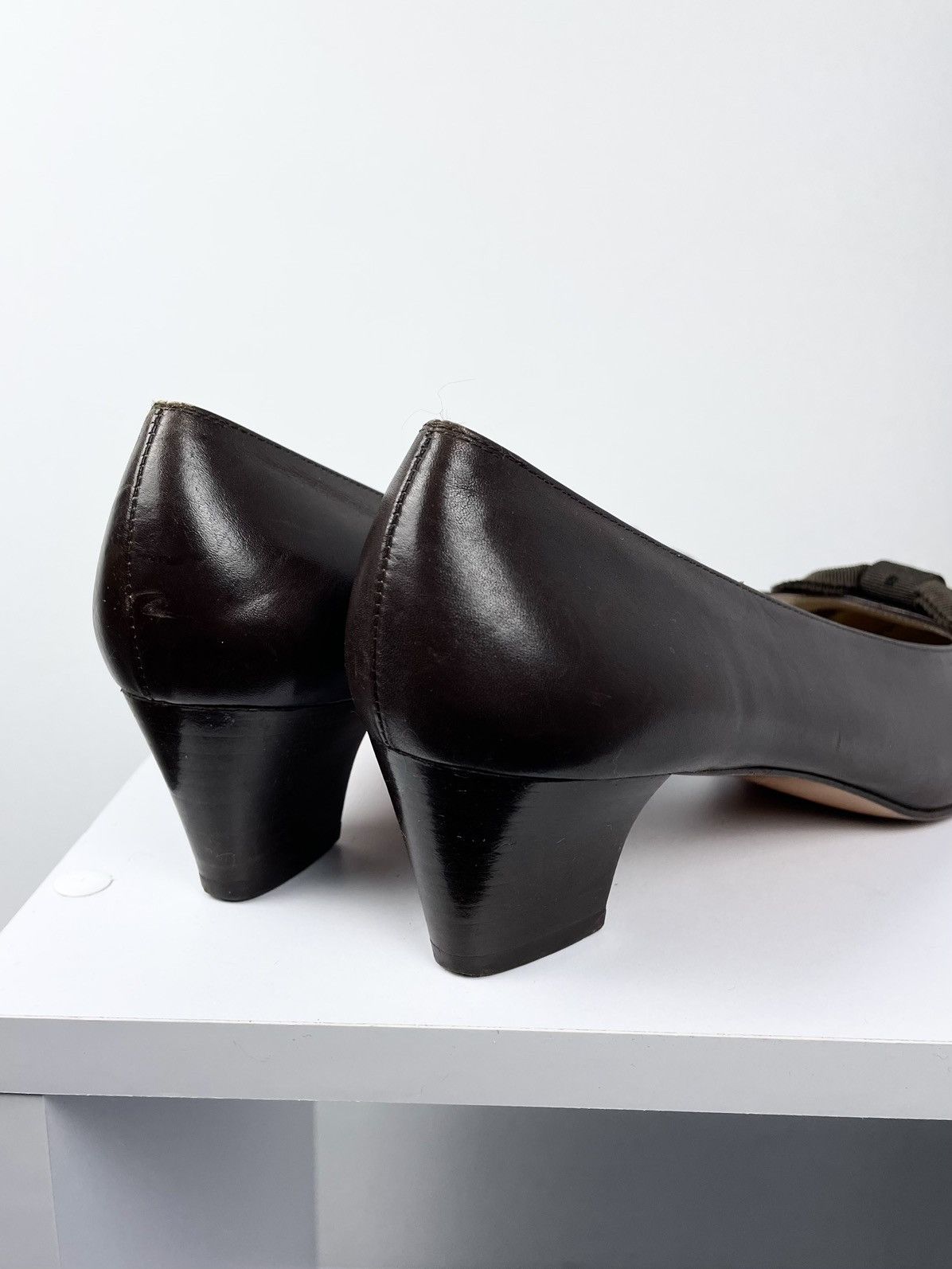 Salvatore Ferragamo Salvatore Ferragamo Brown Leather Vara Bow Block Heel Pumps Size US 9.5 / IT 39.5 - 8 Thumbnail