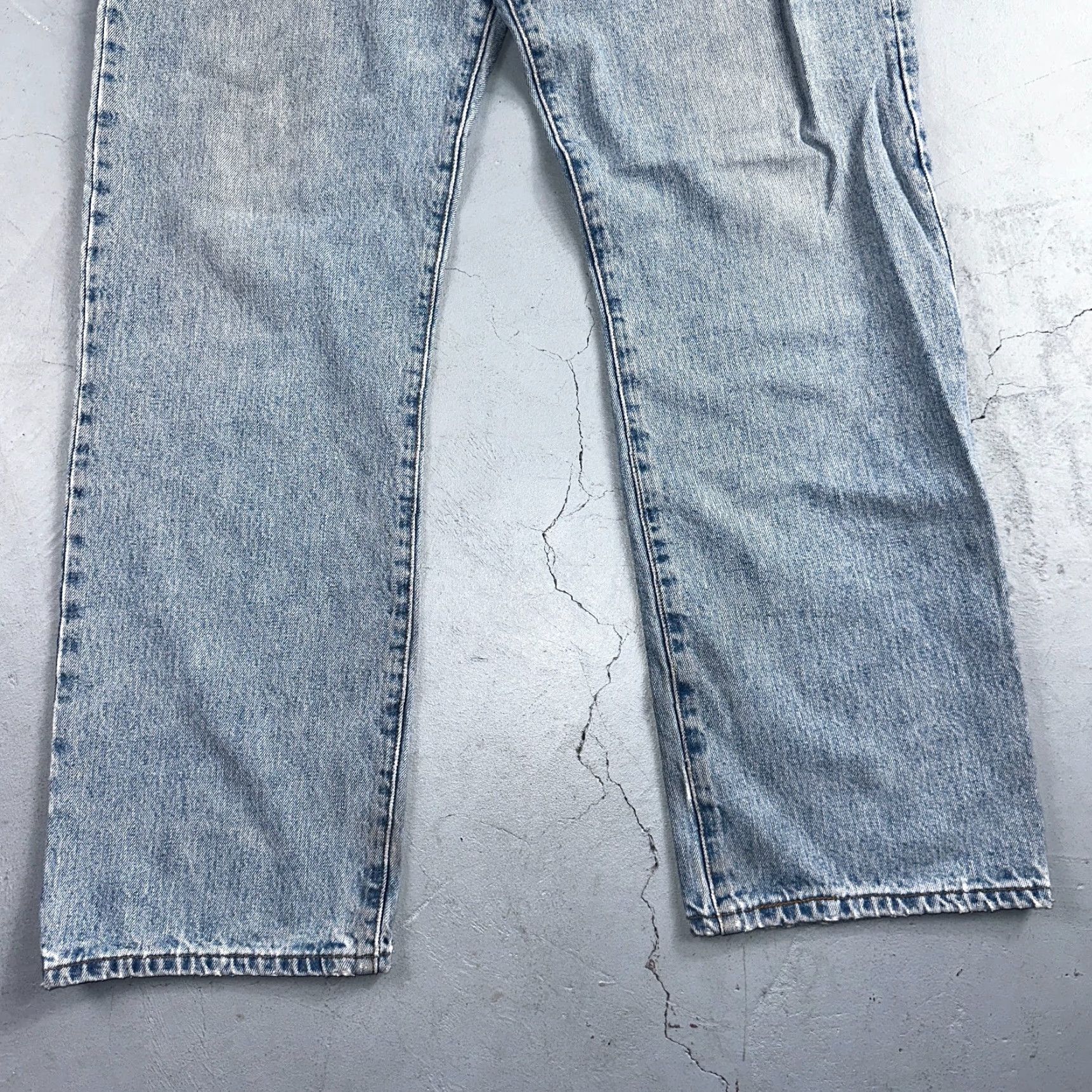 Levi's VINTAGE Levi's 501 Jeans Straight 35x32 Blue Light Wash 32x29 Denim Cotton 5-Pocket Mens Regular Size US 35 - 3 Thumbnail