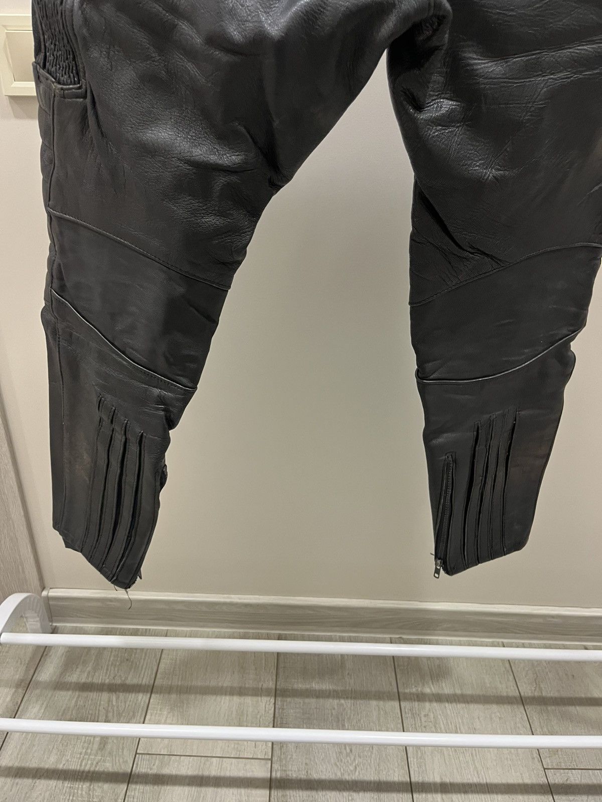 Leather VINTAGE NAVY MOTOR CYCLE J&S LEATHER PANTS WITH PADS Size US 34 / EU 50 - 5 Thumbnail
