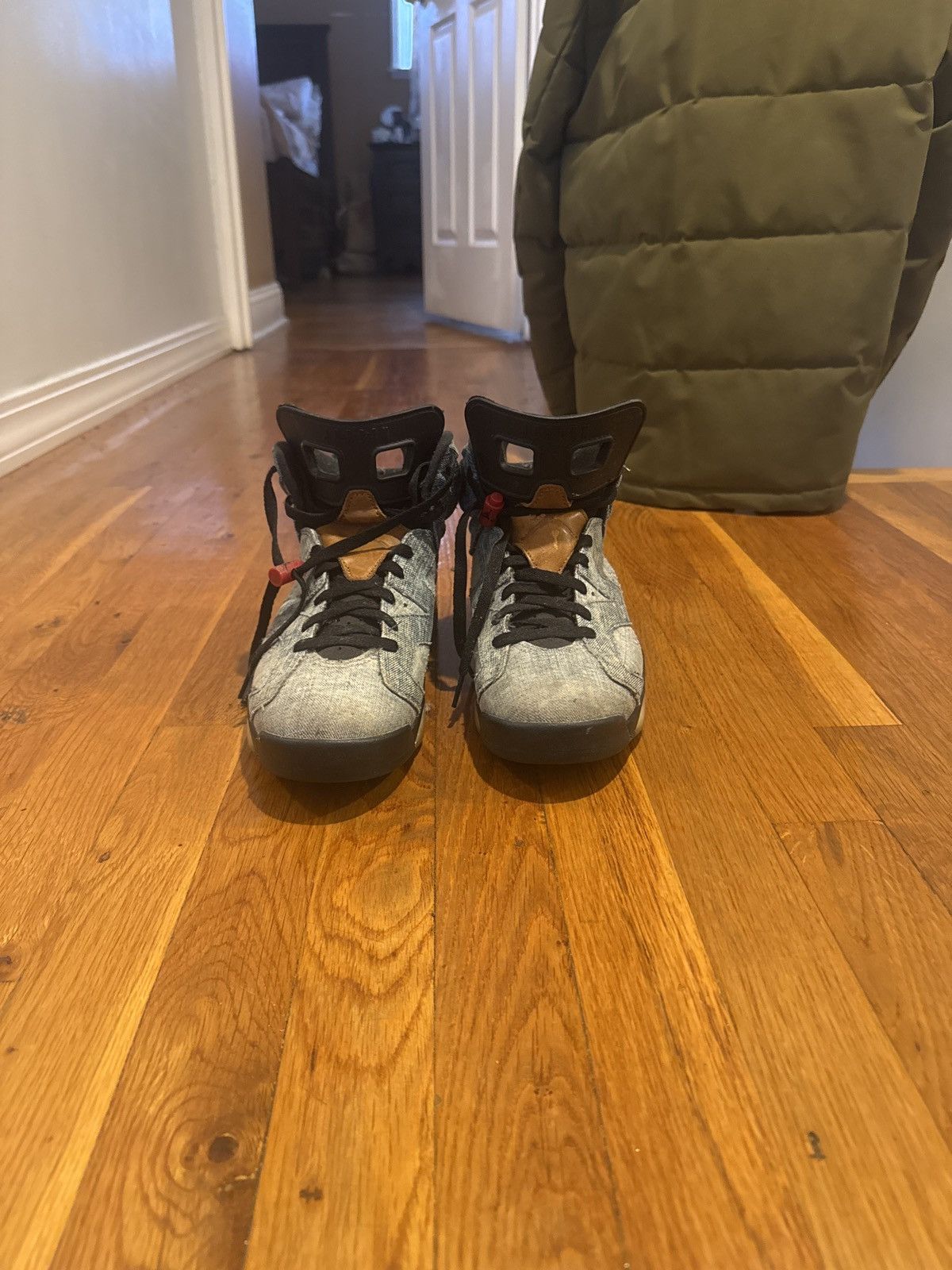 Jordan Brand Air Jordan 6 Retro "Washed Denim" Size US 10.5 / EU 43-44 - 2 Thumbnail