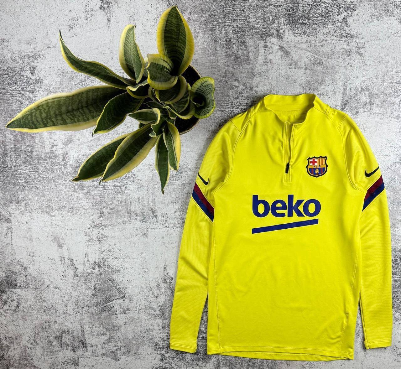 Nike BARCELONA 2021 2022 Training Track Top S Size Nike Soccer Football Shirt Jersey Size US S / EU 44-46 / 1 - 1 Thumbnail
