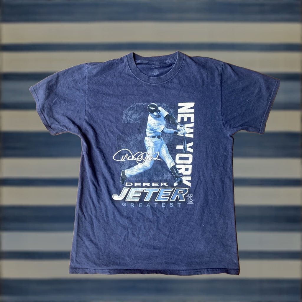 MLB VINTAGE Majestic New York Yankees #2 Derek Jeter T Shirt MLB 00s Blue Crew Neck M Mens Baseball Graphic Print Short Sleeve Size US M / EU 48-50 / 2 - 1 Thumbnail