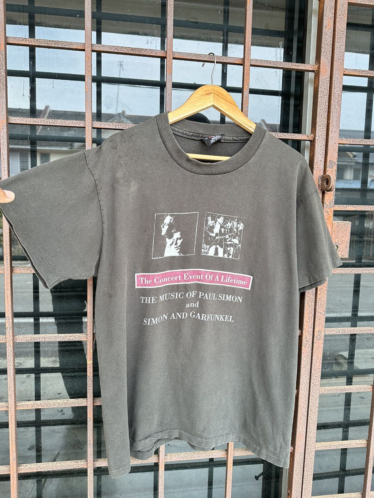 Vintage Thrashed PAUL SIMON Faded Distressed Band Tee ERD GRUNGE Size US L / EU 52-54 / 3 - 1 Thumbnail