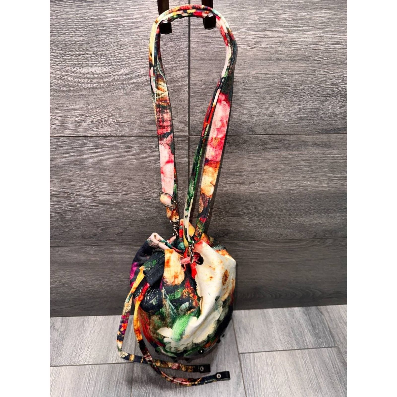 & Other Stories Medusa Bucket Womem Print Crossbody Bag B000492 Size ONE SIZE - 3 Thumbnail