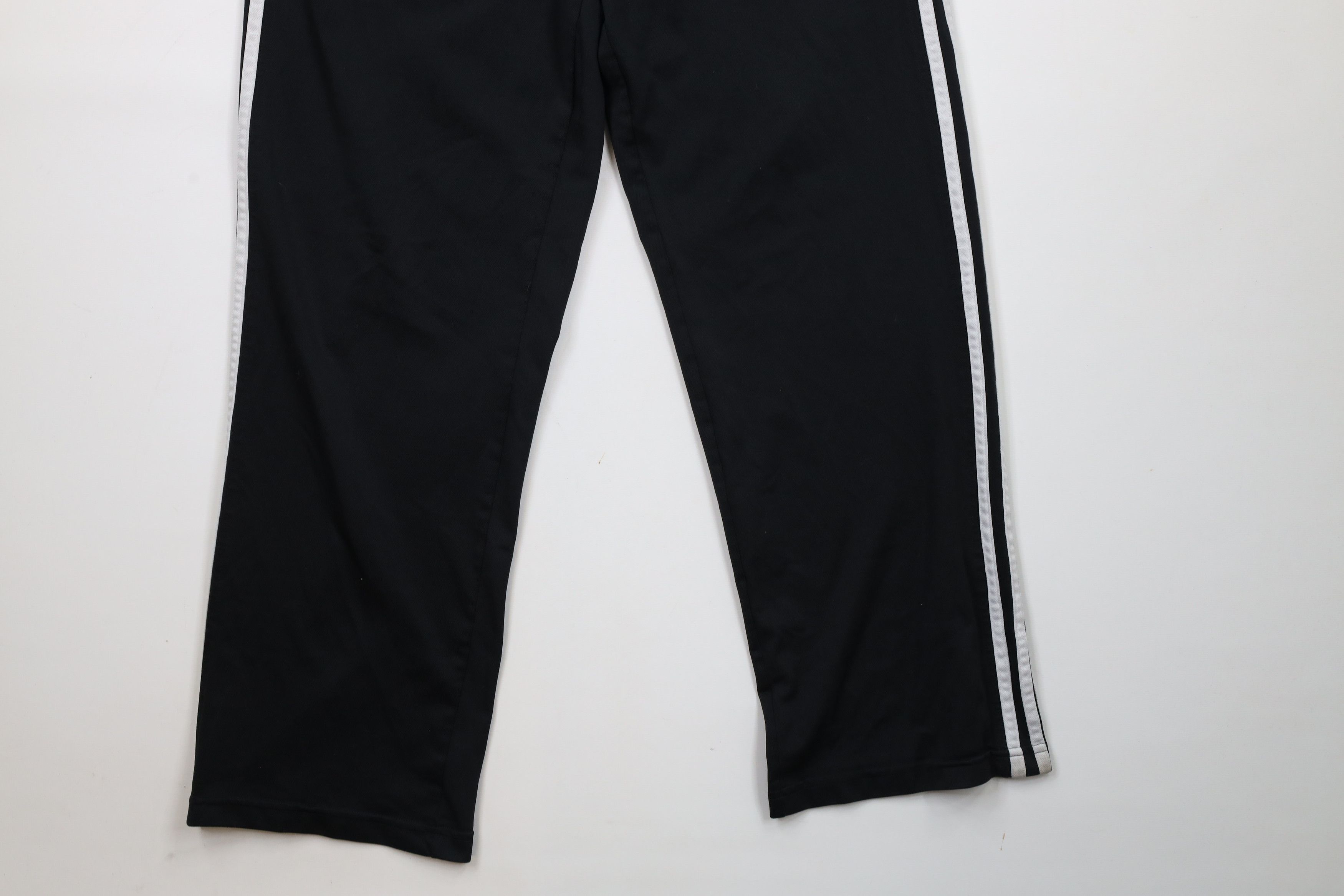 Adidas × Vintage Vintage Adidas Spell Out Wide Leg Sweatpants Pants Black Size US 34 / EU 50 - 4 Thumbnail