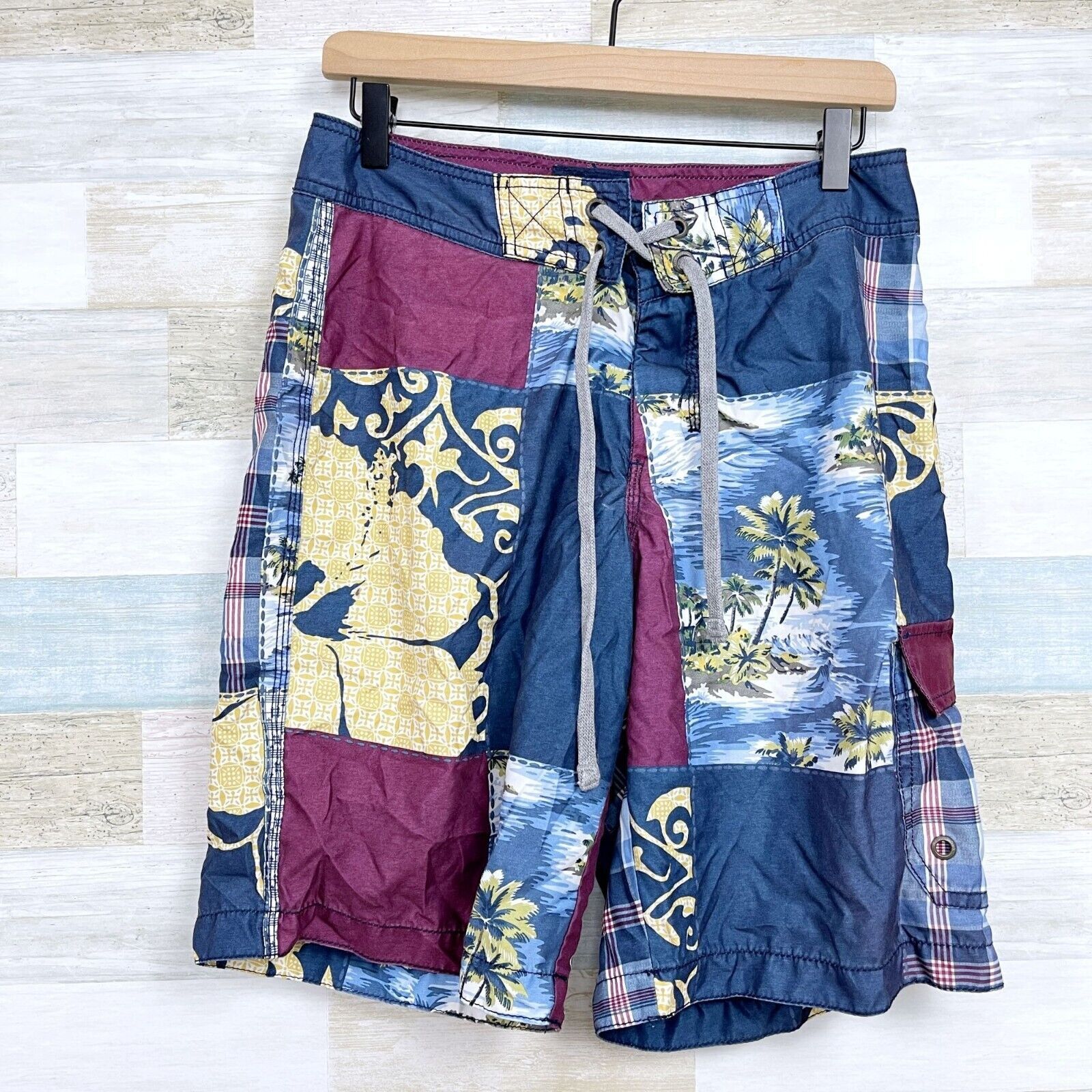 Old Navy Old Navy Tropical Patchwork Cargo Board Shorts Mens Small Size US 29 - 1 Thumbnail