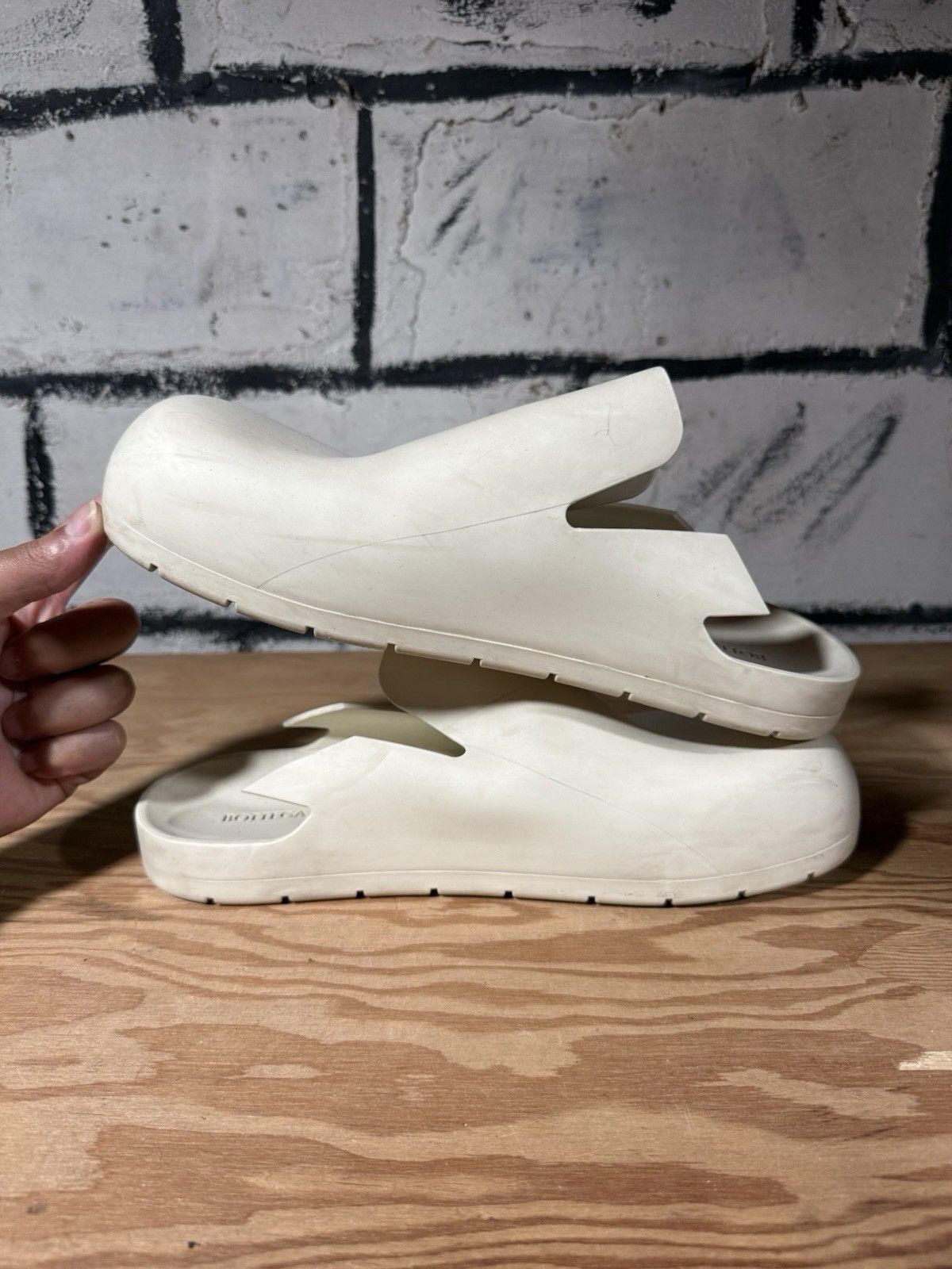 Bottega Veneta Bottega Veneta Puddle Clogs Rubber Mules Ivory Size 46 (12) Size US 12 / EU 45 - 6 Thumbnail