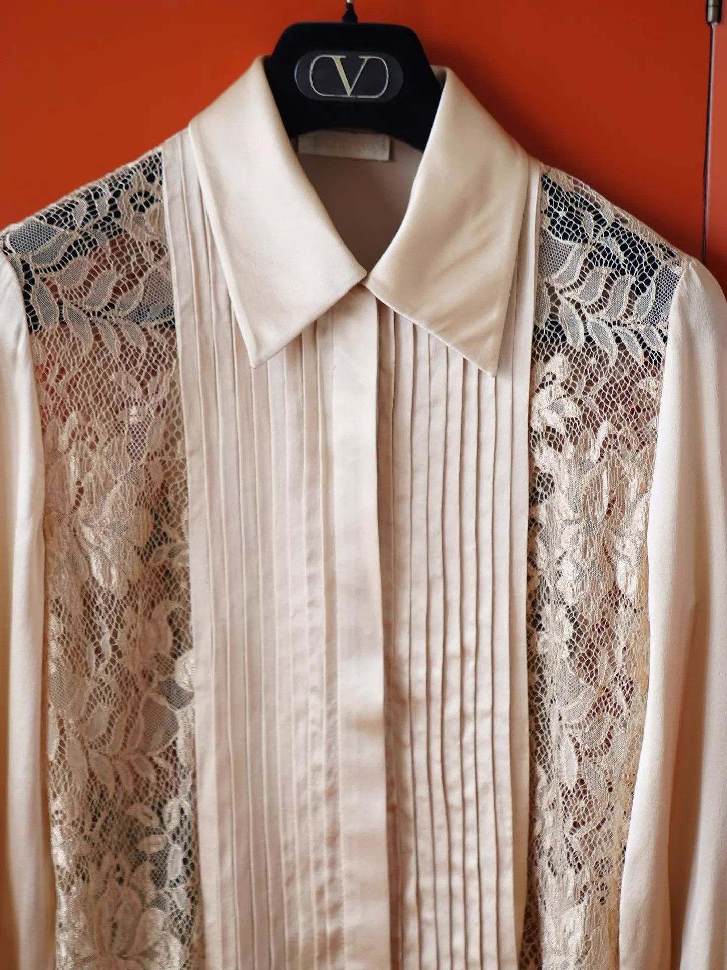 Valentino Valentino Vtg Champagne Silk Pearl Cuff Lace Shirt Size S / US 4 / IT 40 - 2 Thumbnail