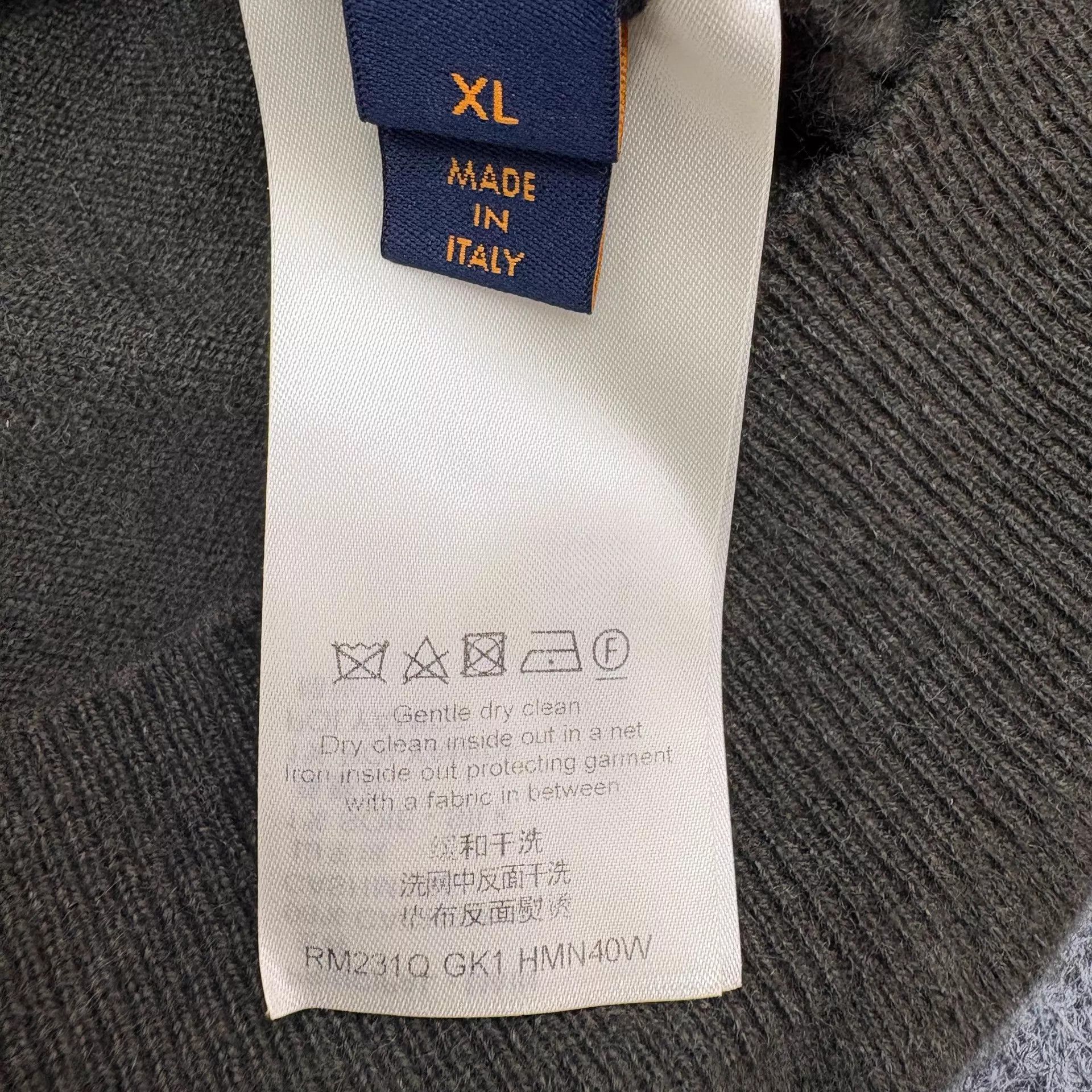 Louis Vuitton LV chest embossed logo sweater XL new with tags IT Size XL / US 12-14 / IT 48-50 - 7 Thumbnail