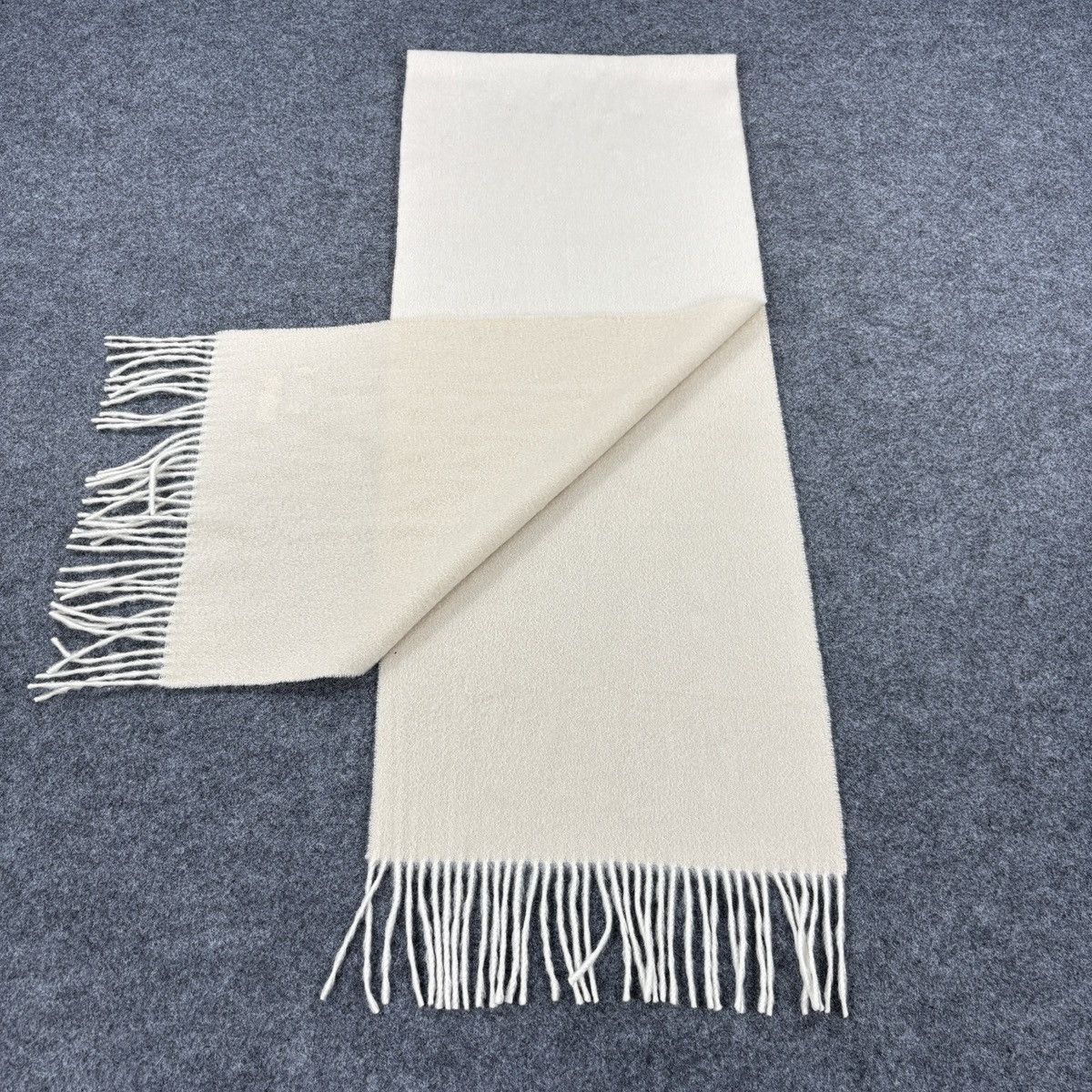Givenchy Givenchy Scarf # D745 # Muffler # Neckwear Size ONE SIZE - 6 Thumbnail