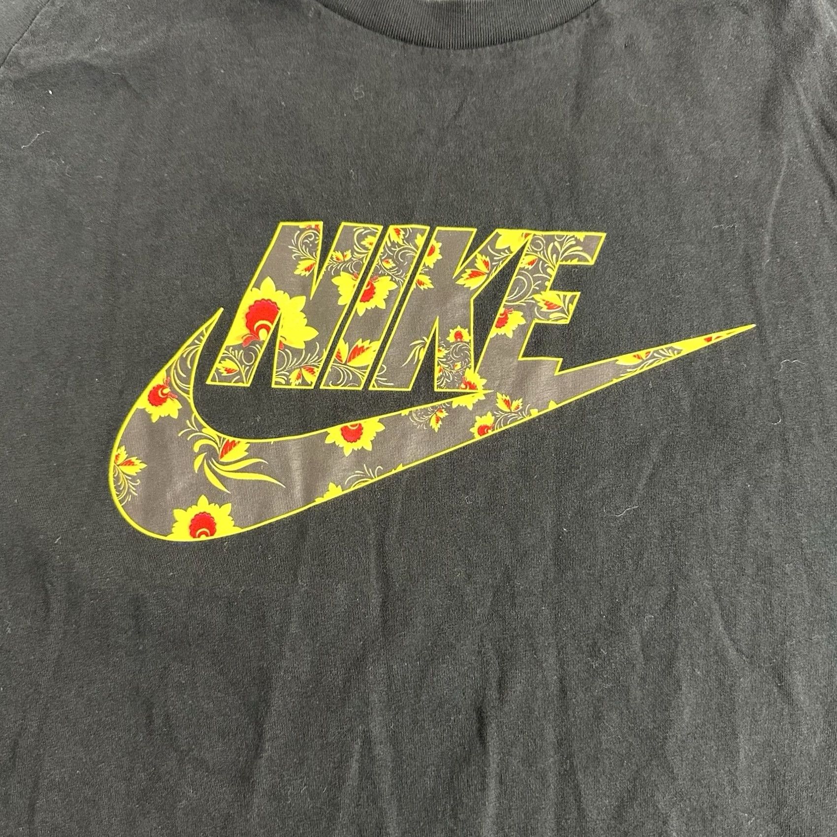 Nike Nike Tee Sportswear Russian Floral Tee Mens Large T-Shirt Black RARE! Size US L / EU 52-54 / 3 - 3 Thumbnail