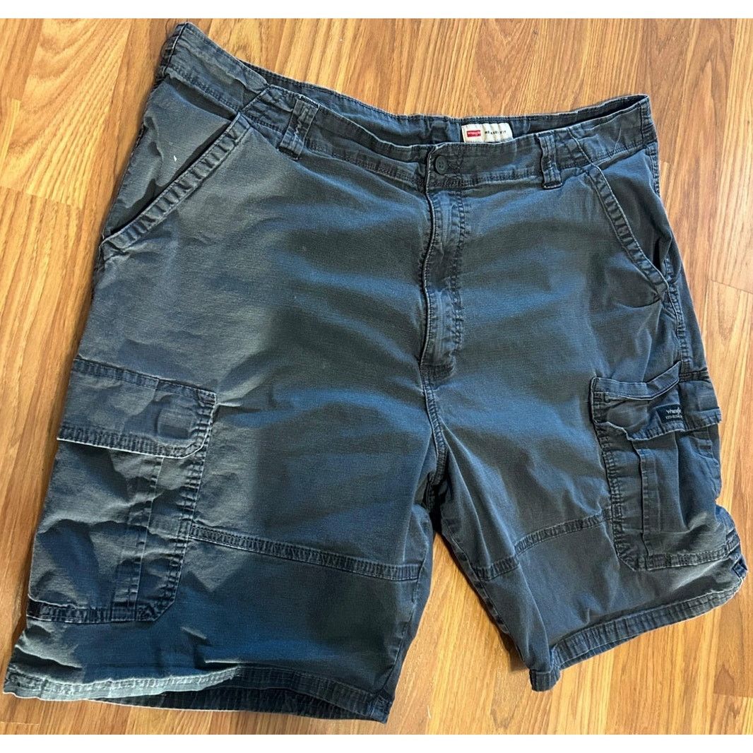Wrangler Wrangler Grey Cargo Shorts - Size 42 - Great Condition! Size US 42 / EU 58 - 2 Thumbnail